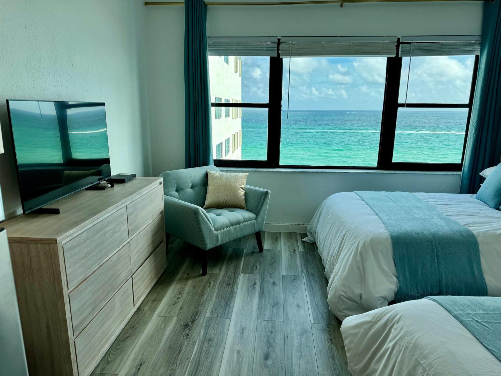 Apartment Directly On The With Pool & Ocean View Miami Beach