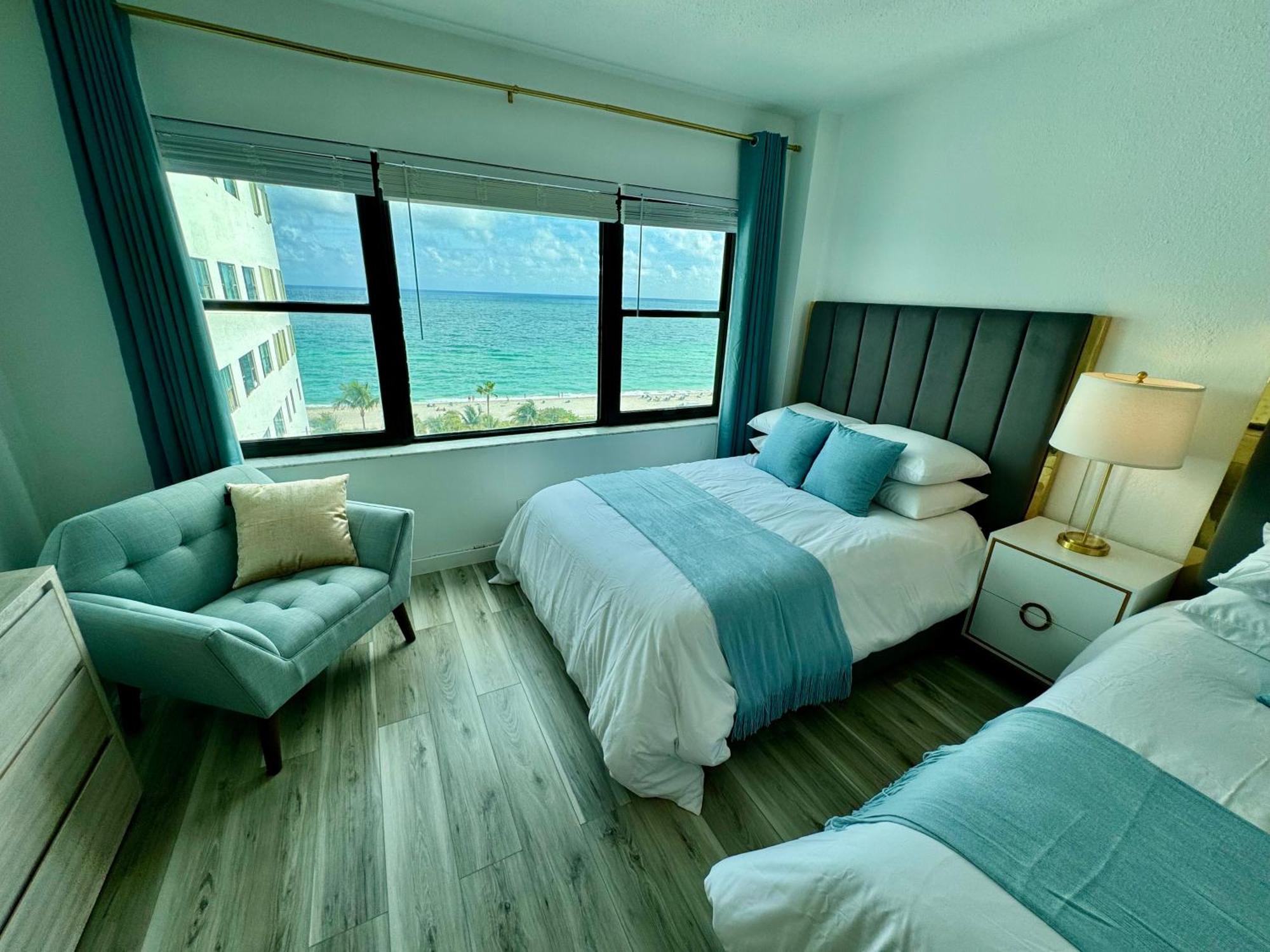 Directly On The With Pool & Ocean View