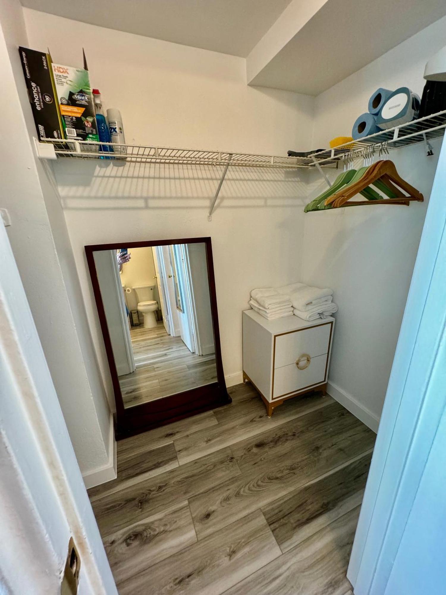 Directly On The With Pool & Ocean View Apartment