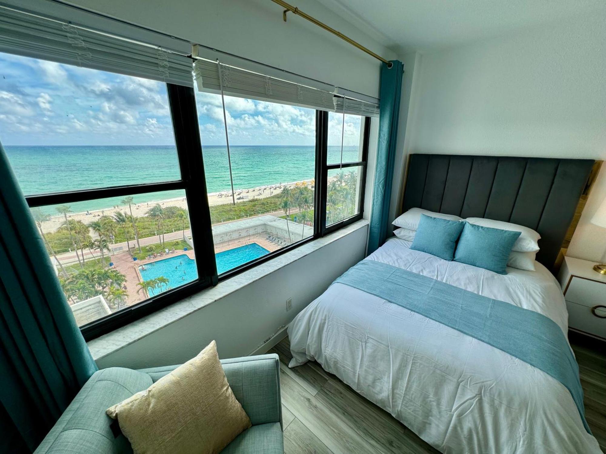 Apartment Directly On The With Pool & Ocean View *