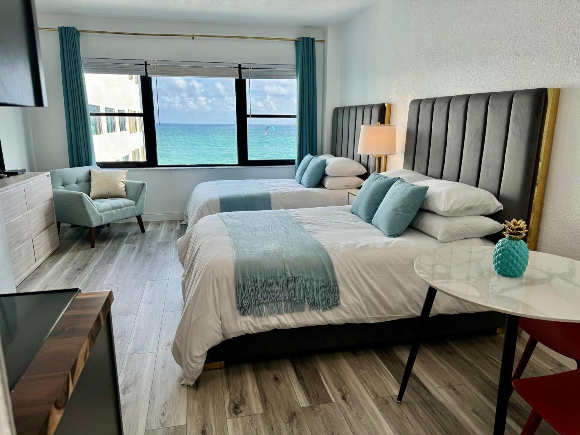 Apartment Directly On The With Pool & Ocean View *