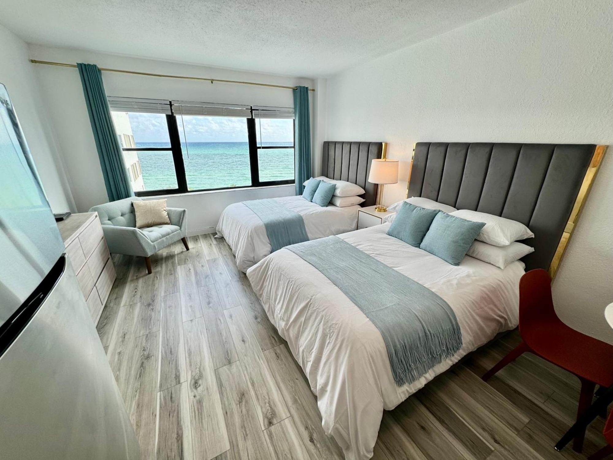 Directly On The With Pool & Ocean View Miami Beach