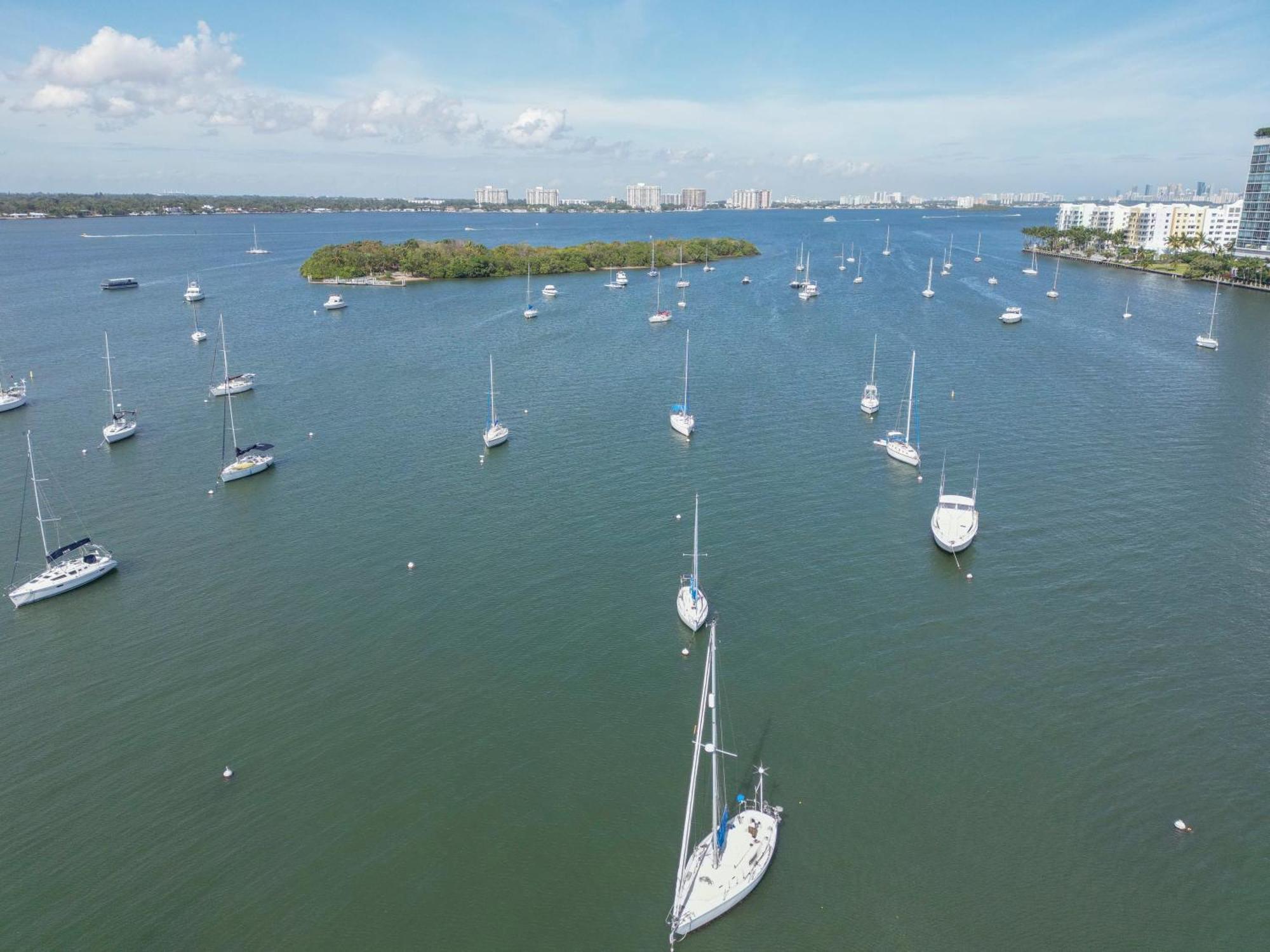Vista Mar: Bay Views Close To Miami Attractions Apartment