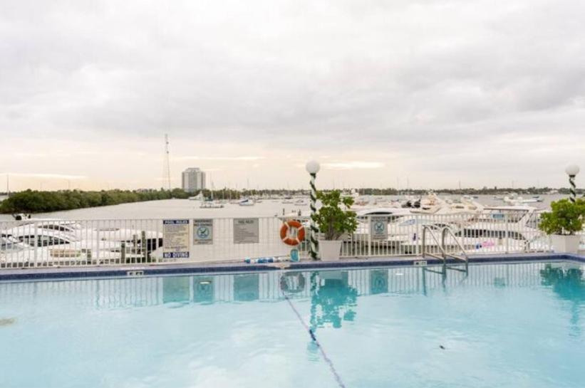 Tropical Oasis Getaway Apartment Miami Beach