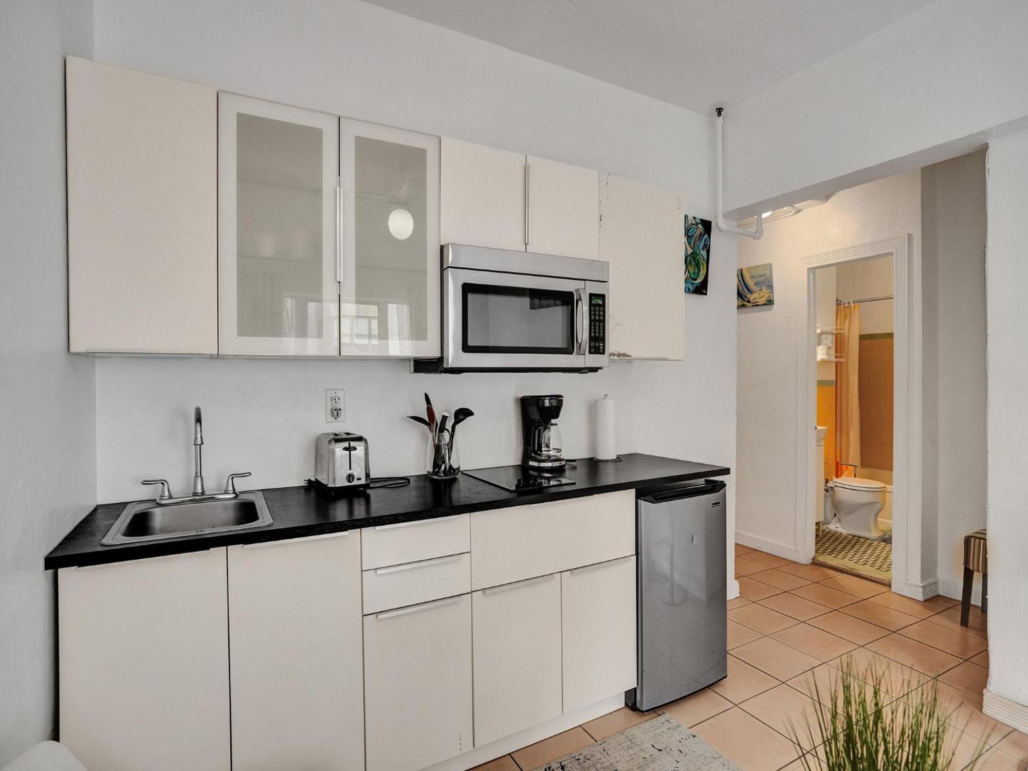 Mantell Plaza Apartment *