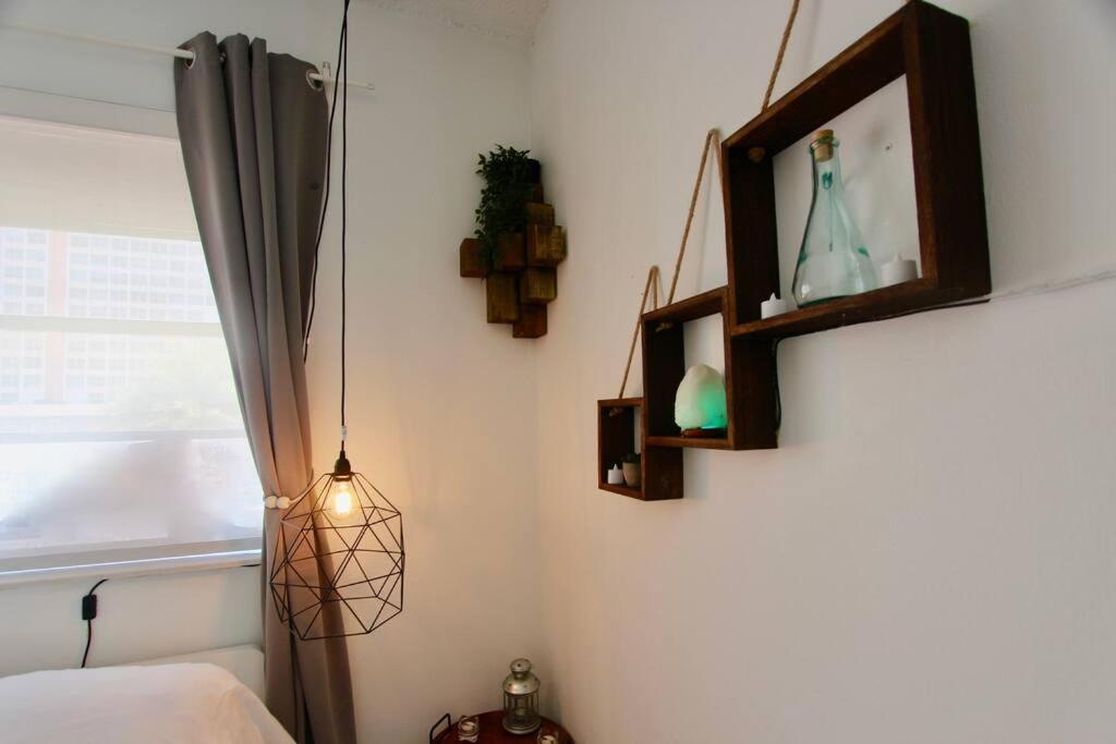 Apartment Sobe Stylish 1/1. A Block From The Miami Beach