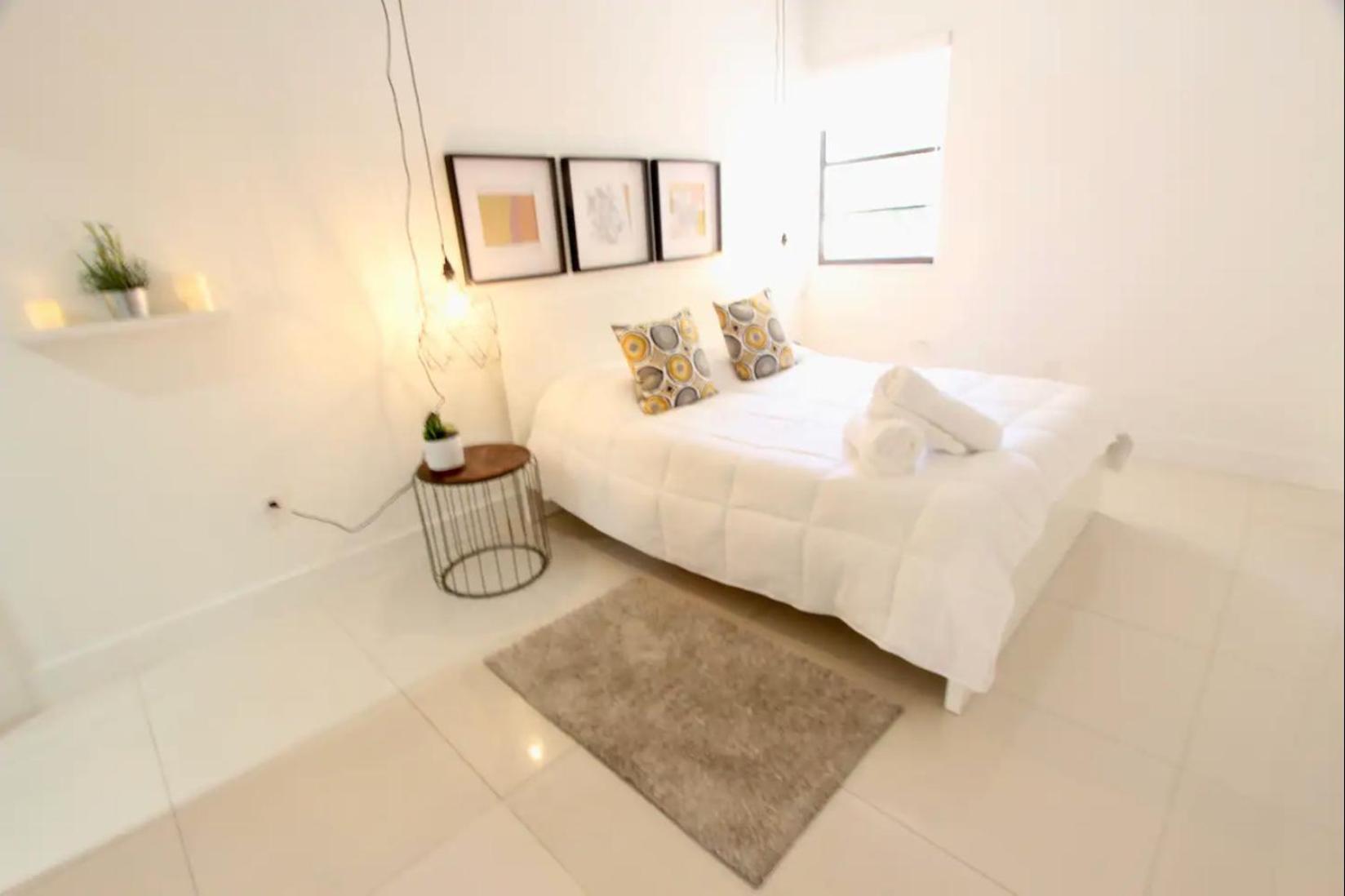 Modern Ocean Cave Steps From The Share Save Apartment Miami Beach