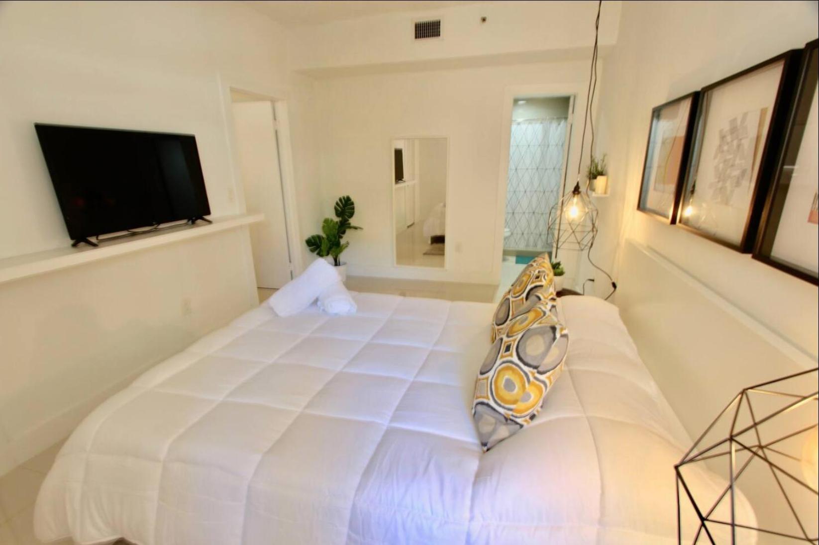 Modern Ocean Cave Steps From The Share Save * Miami Beach