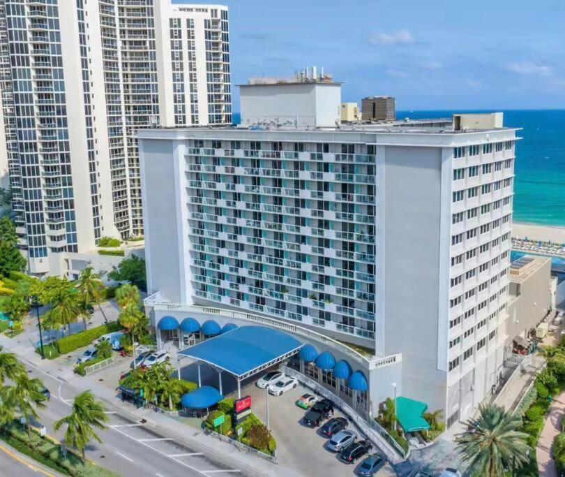 Oceanfront With Balcony Sunny Isles - Spectacular! *