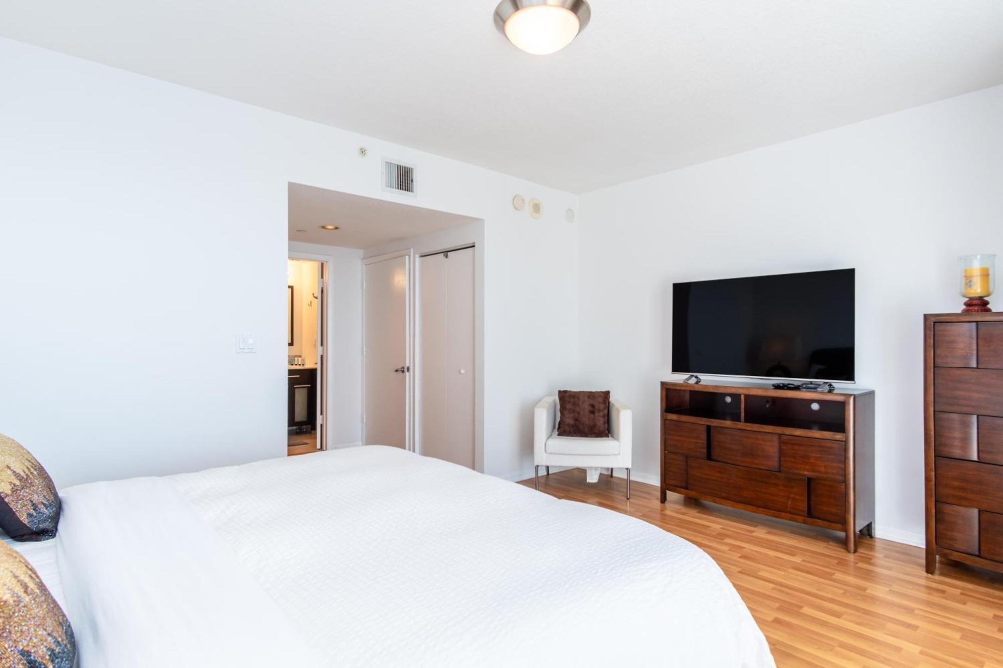 Golden Bay 85 Apartment *