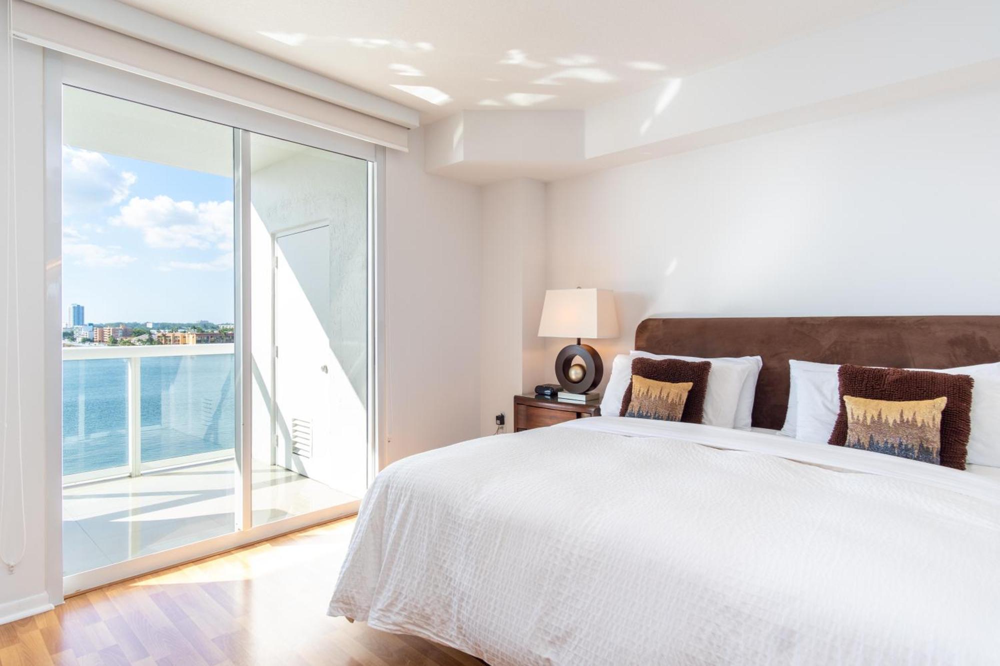 Golden Bay 85 *