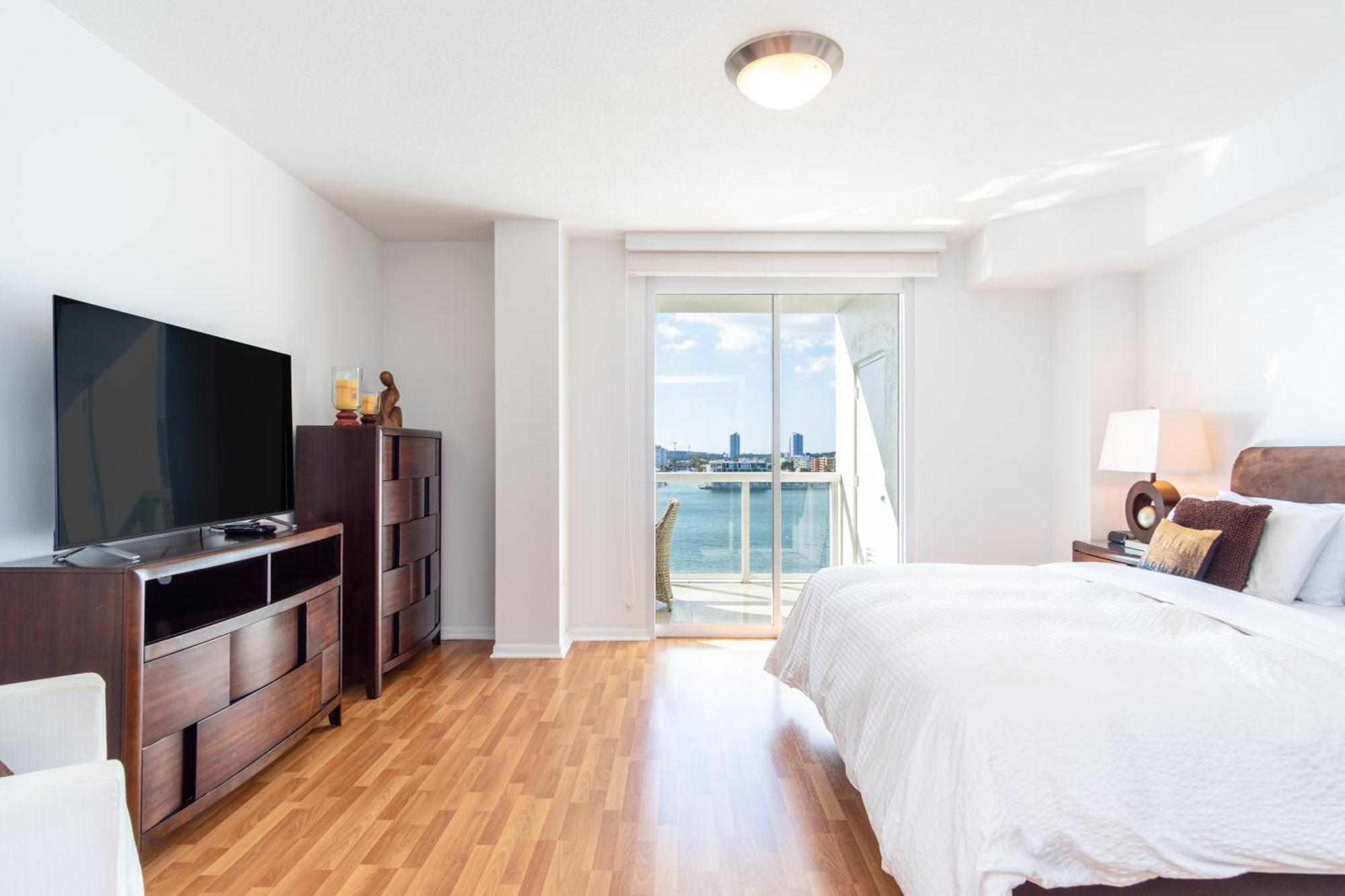 Golden Bay 85 * Miami Beach