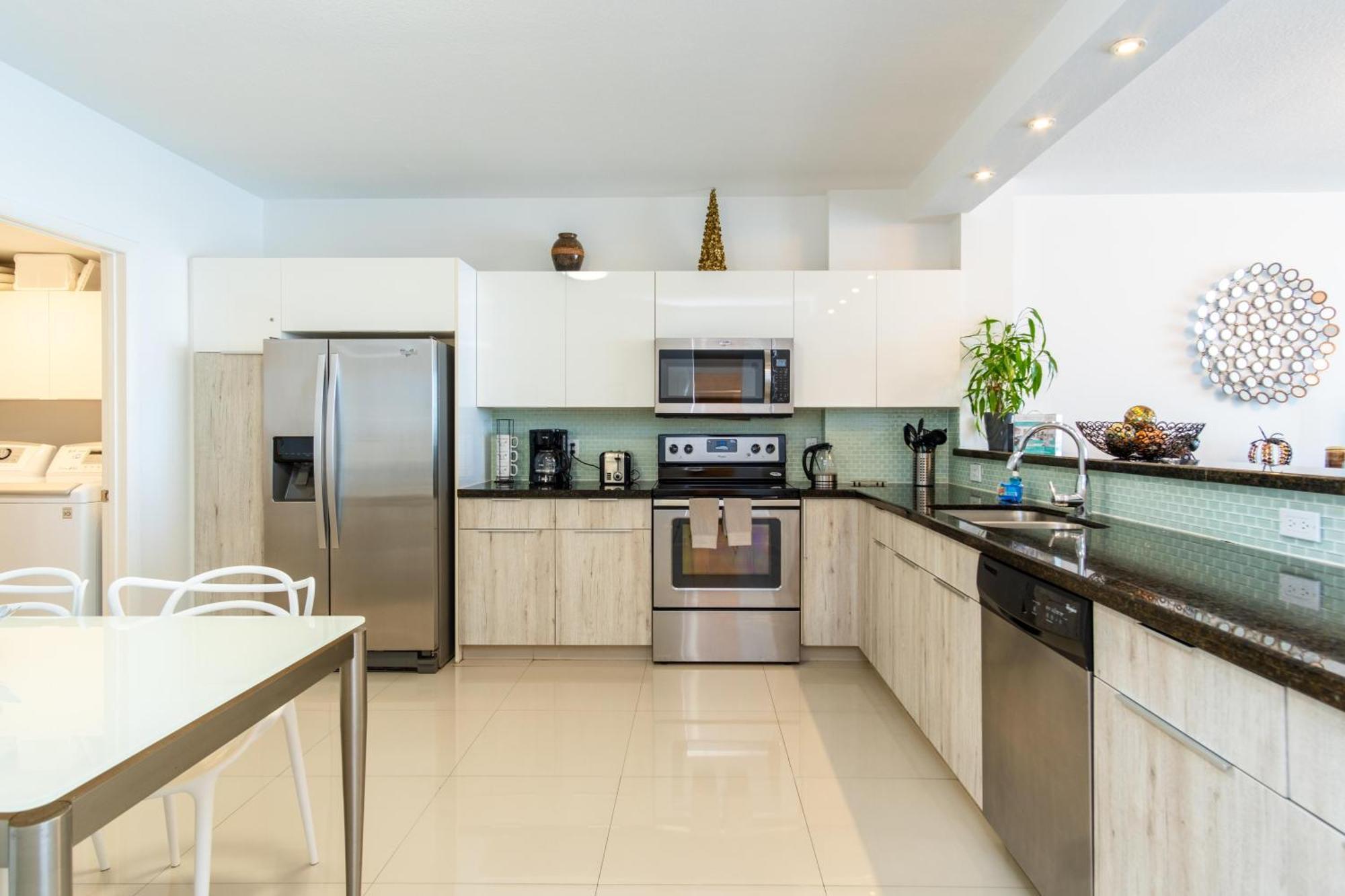 Golden Bay 85 Apartment *