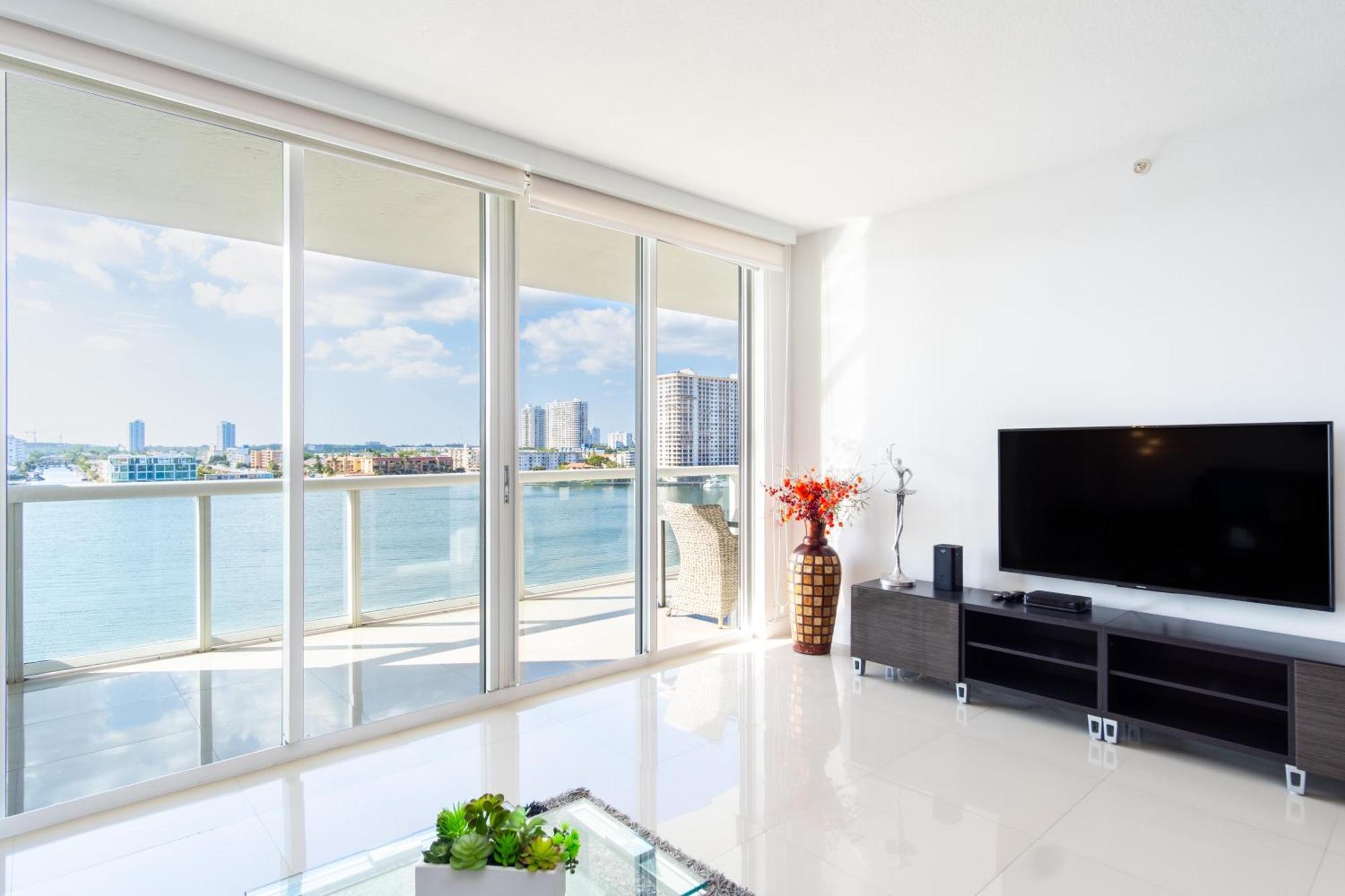 Golden Bay 85 Miami Beach