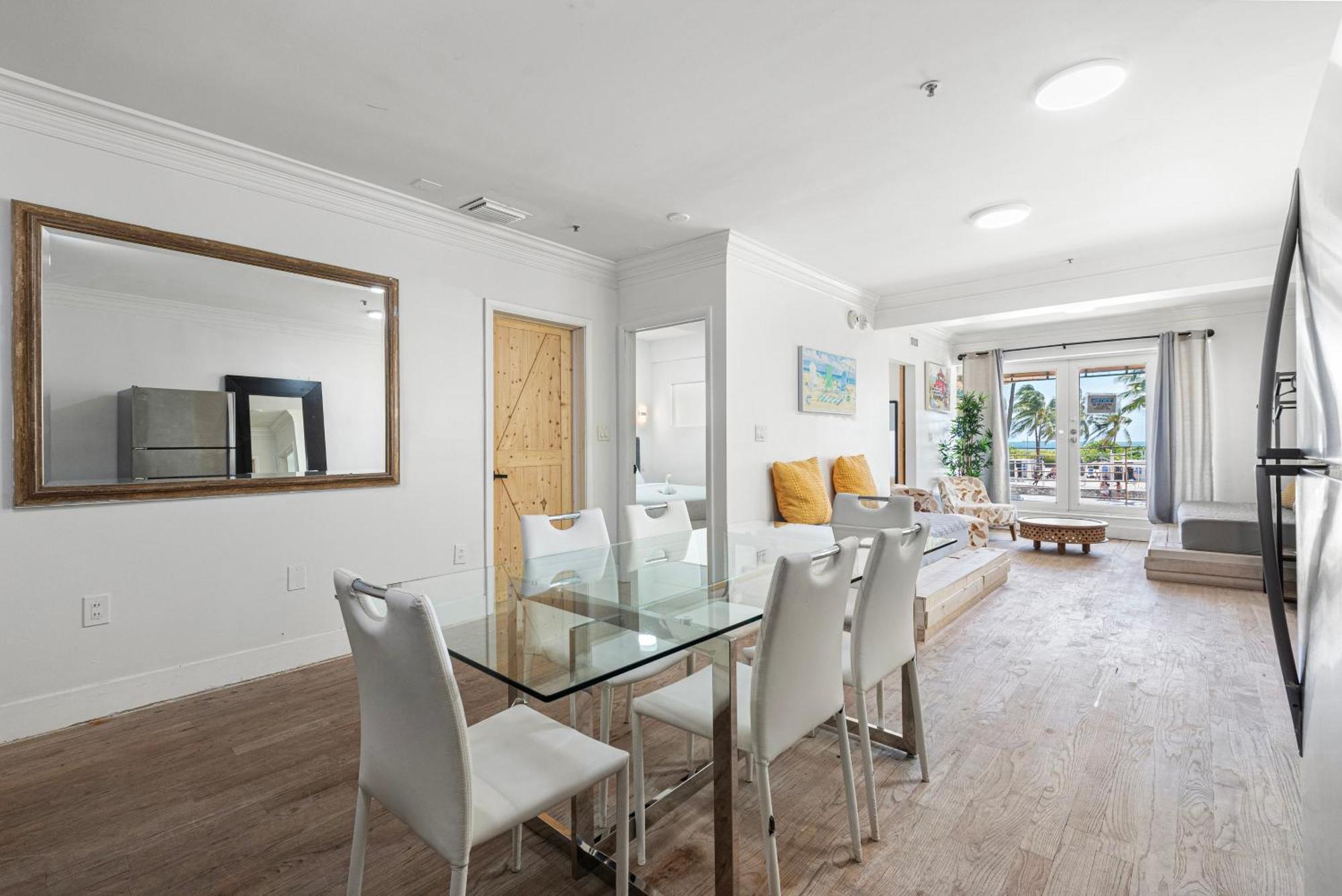 Ocean Drive In Miami Apartment *
