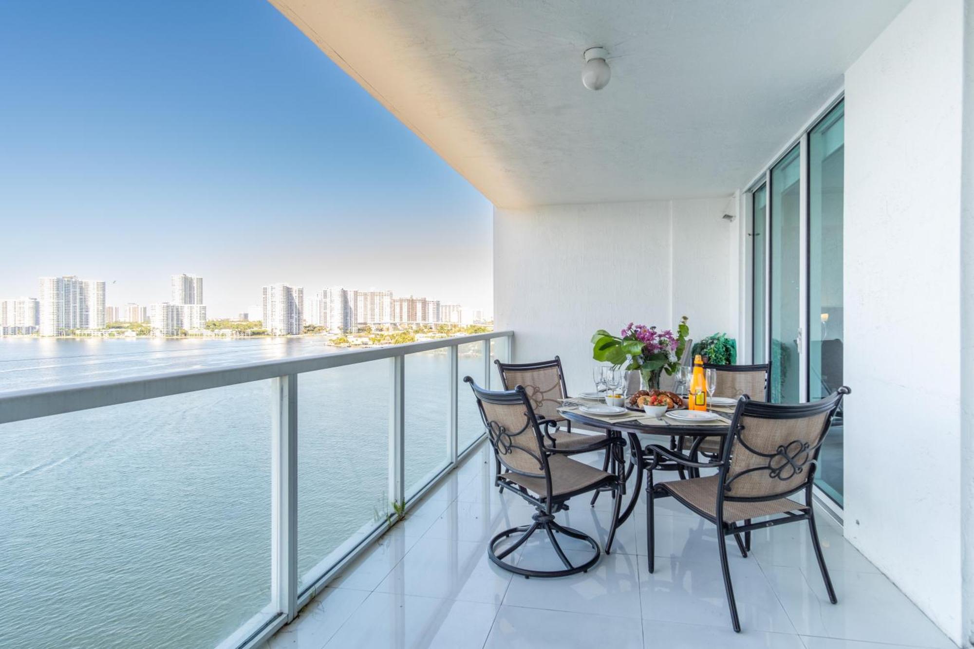 Marina Bay 113 Apartment *