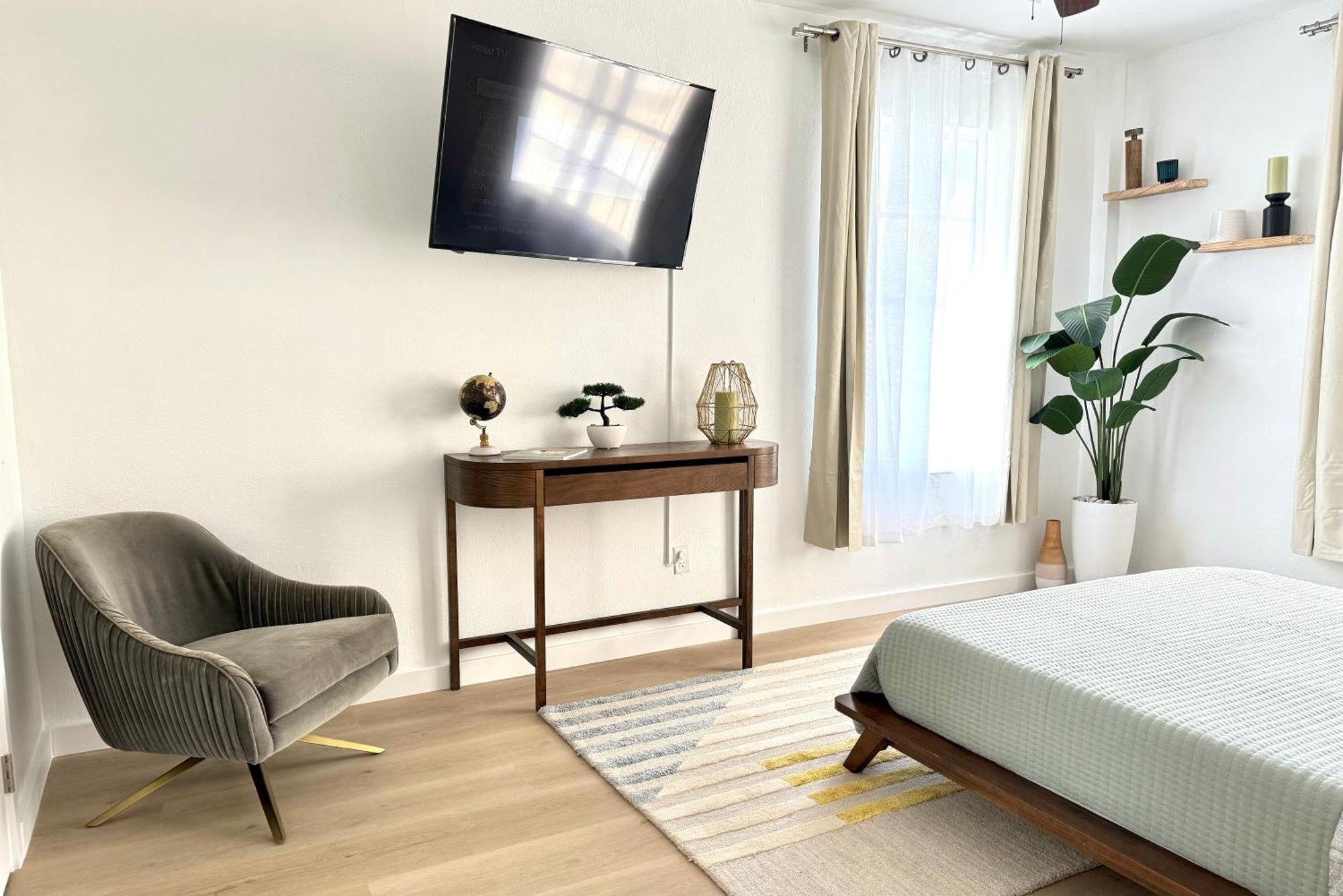 High-end Remodeled Apartment, On The * Miami Beach