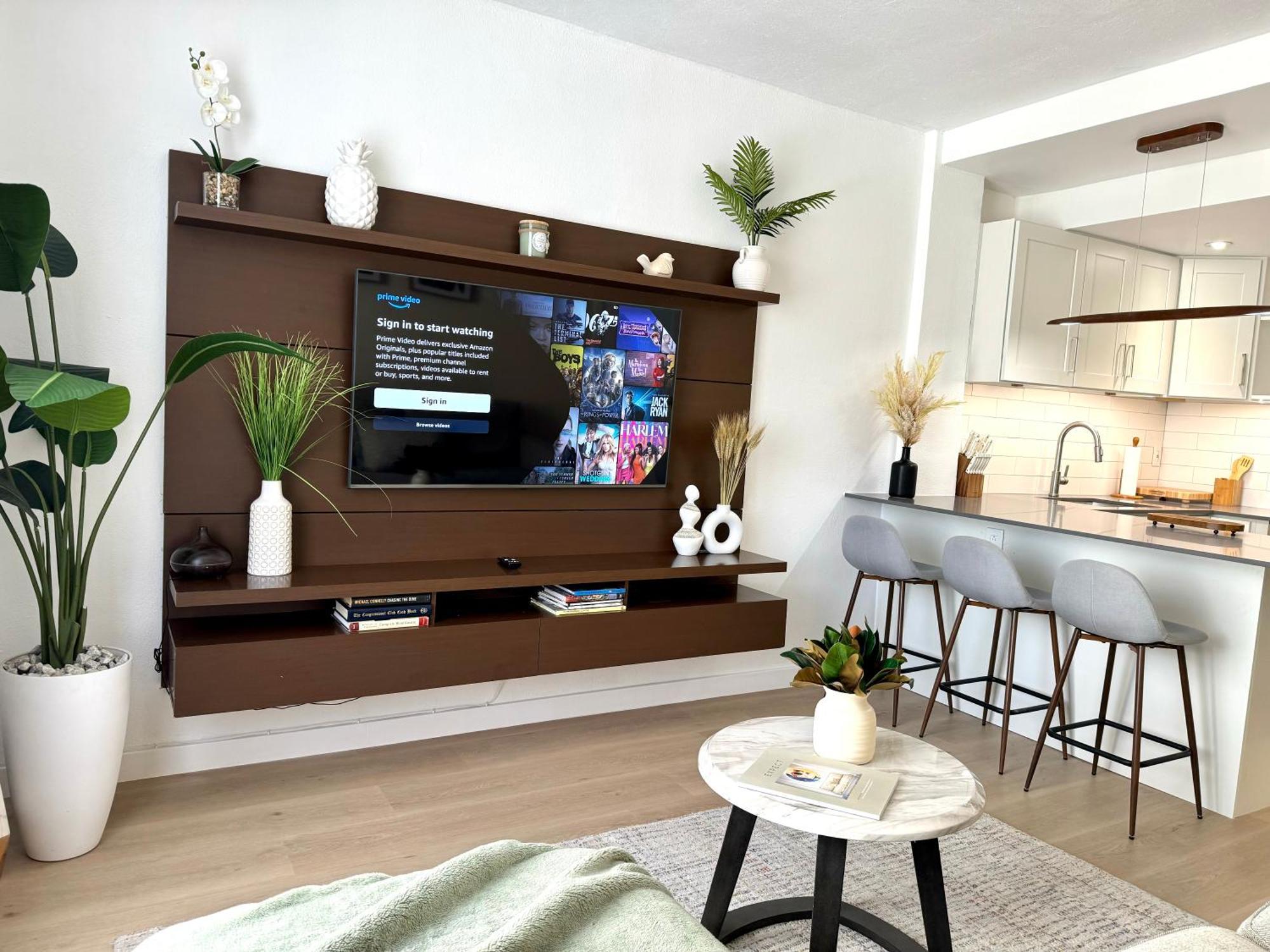 High-end Remodeled Apartment, On The Apartment