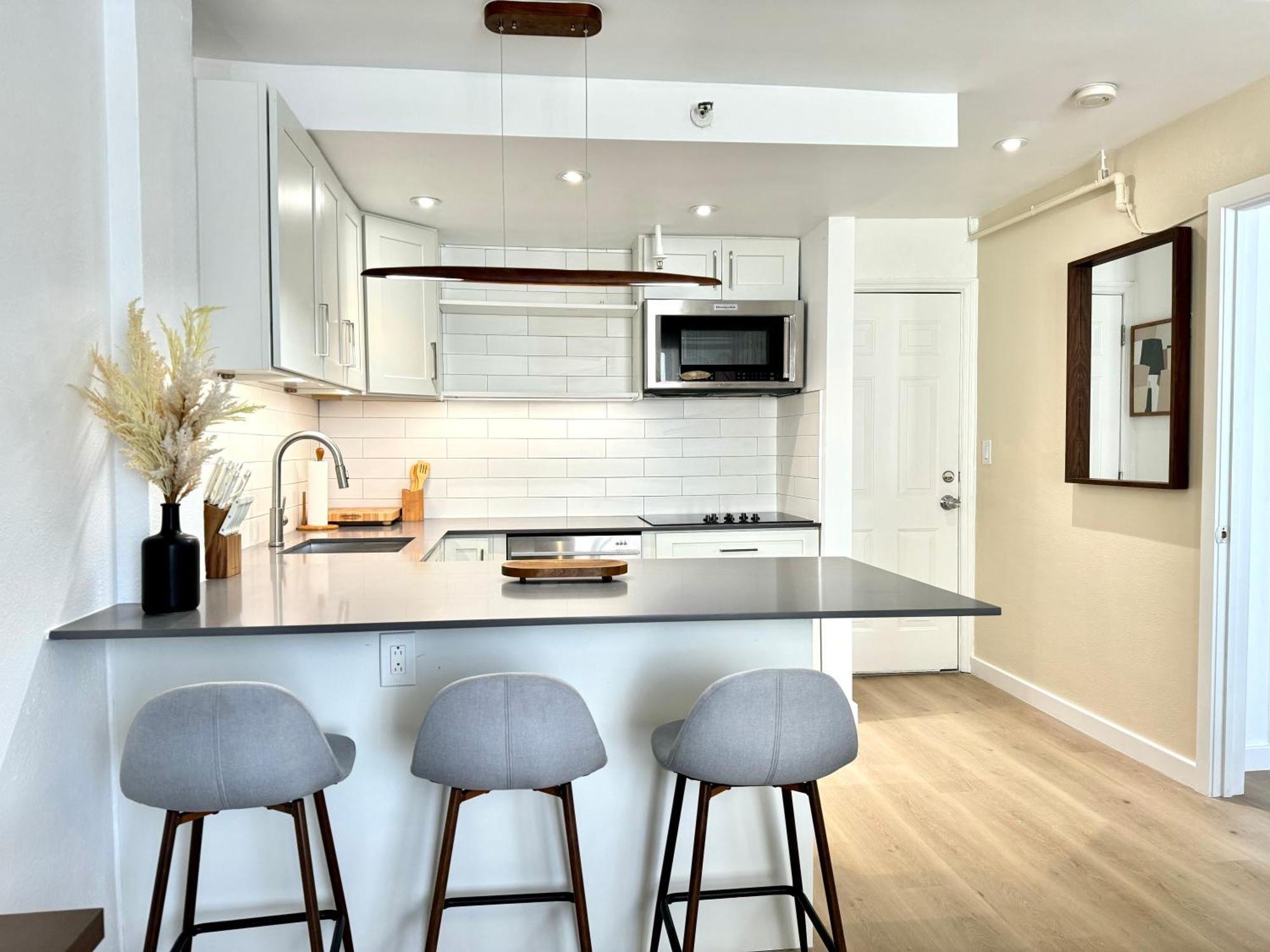 High-end Remodeled Apartment, On The * Miami Beach