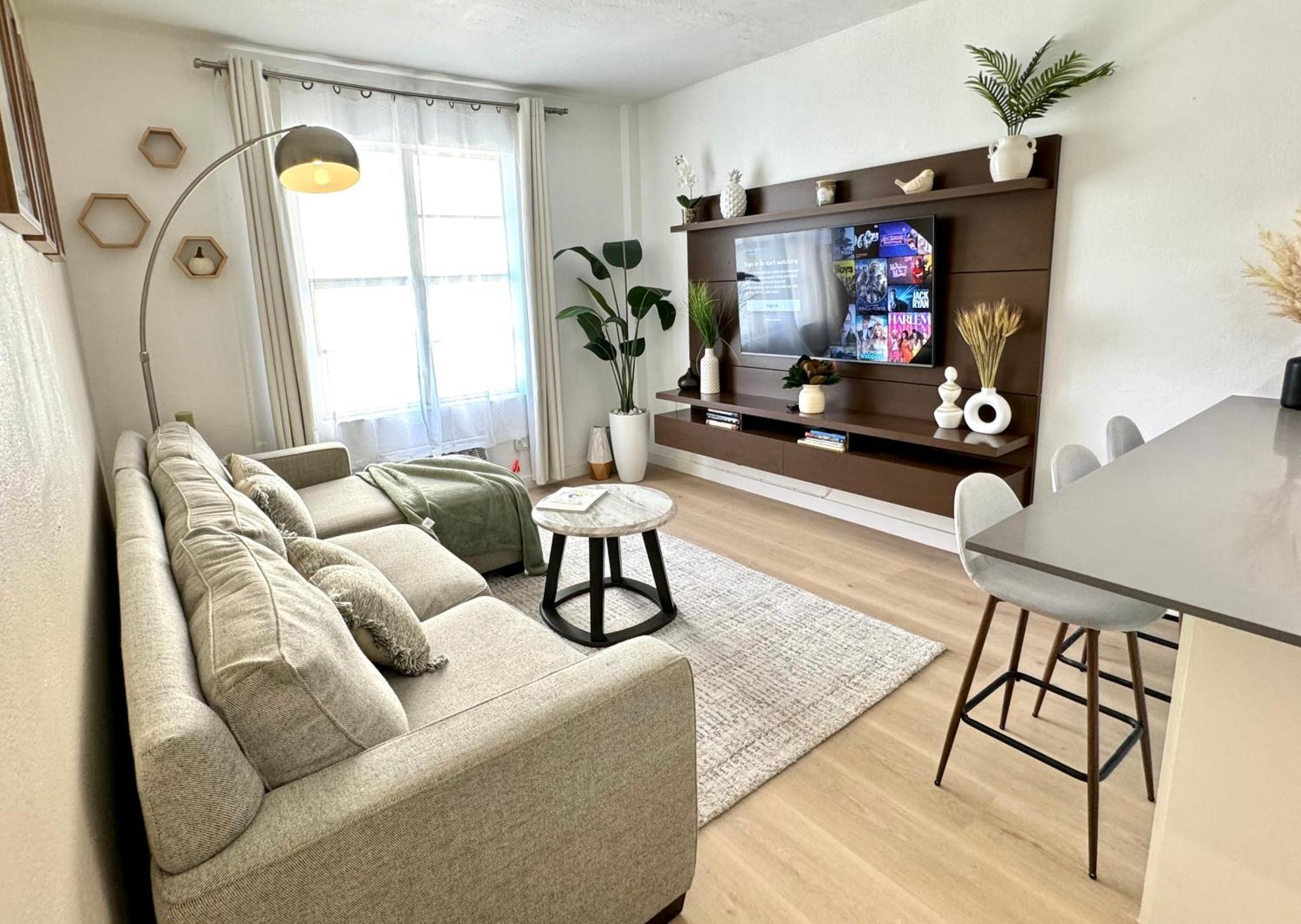 Apartment High-end Remodeled Apartment, On The *