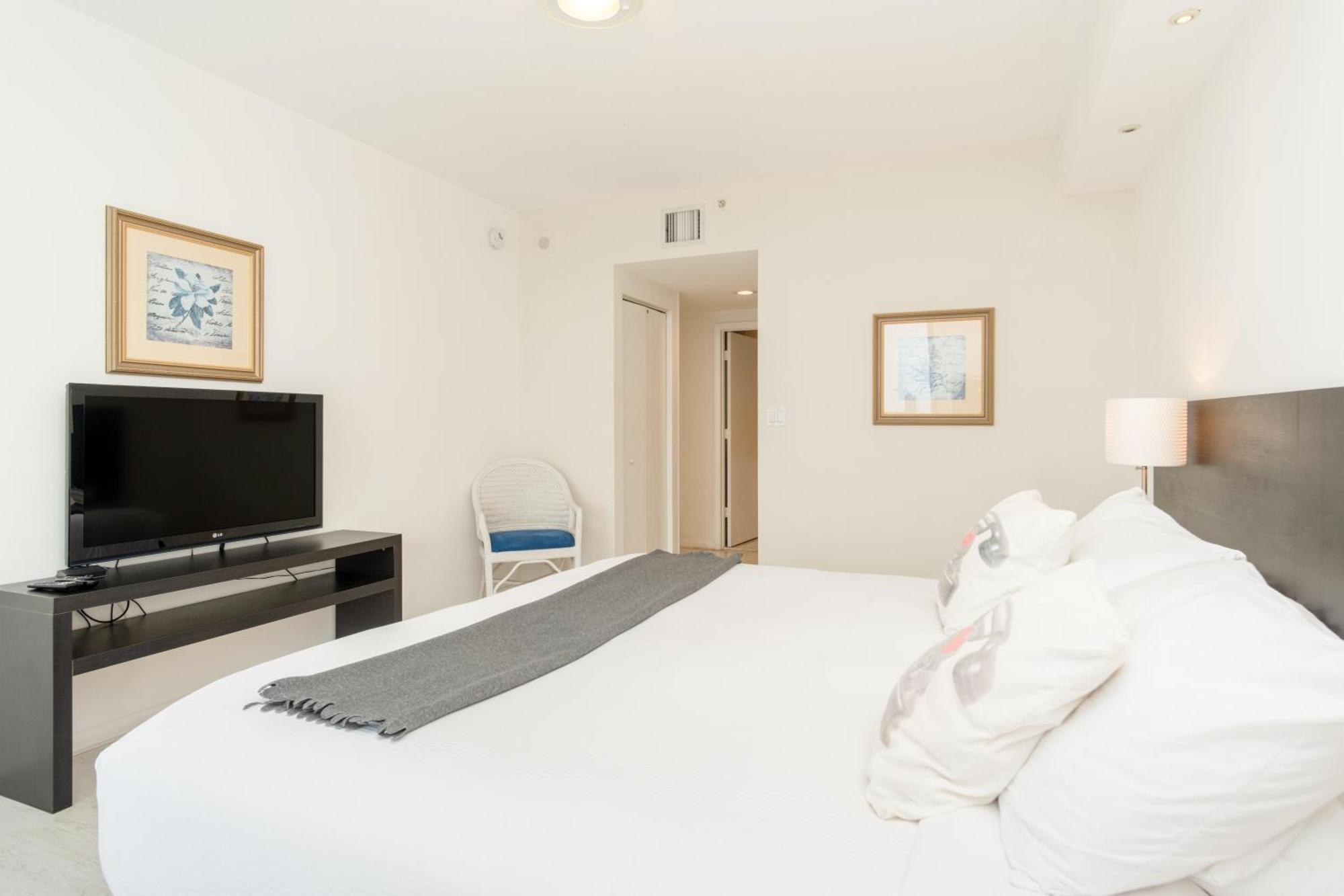 Golden Bay 103 Apartment