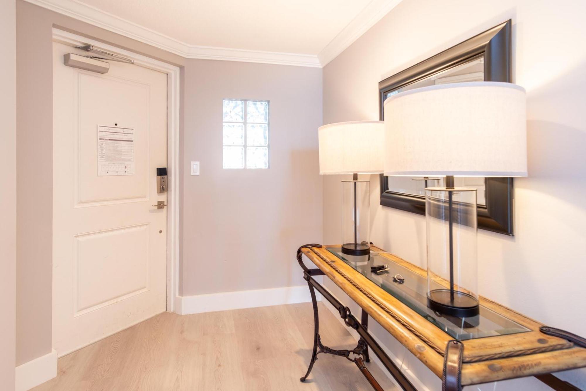 Golden Bay 88 * Miami Beach