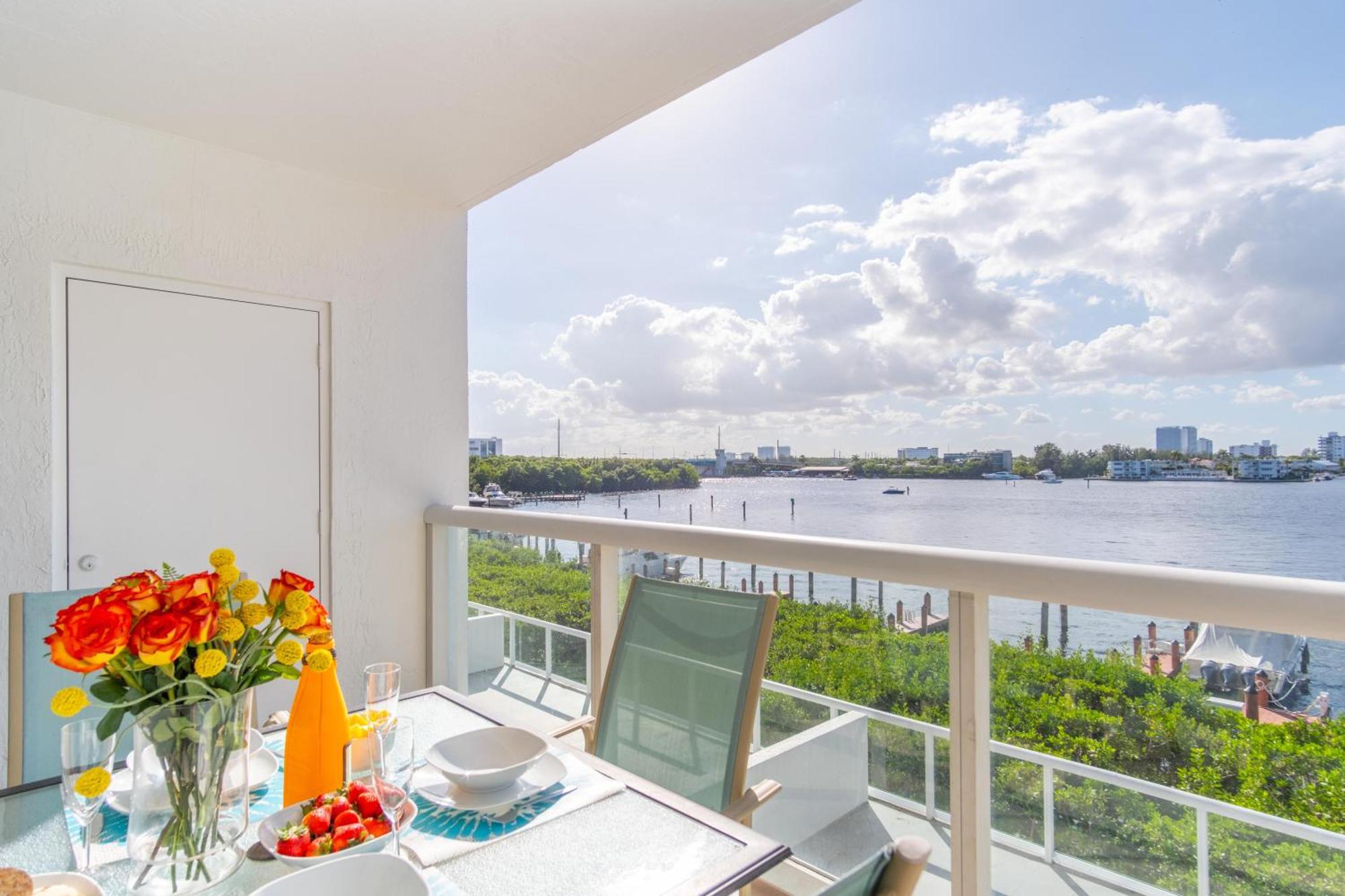 Golden Bay 48 Apartment *