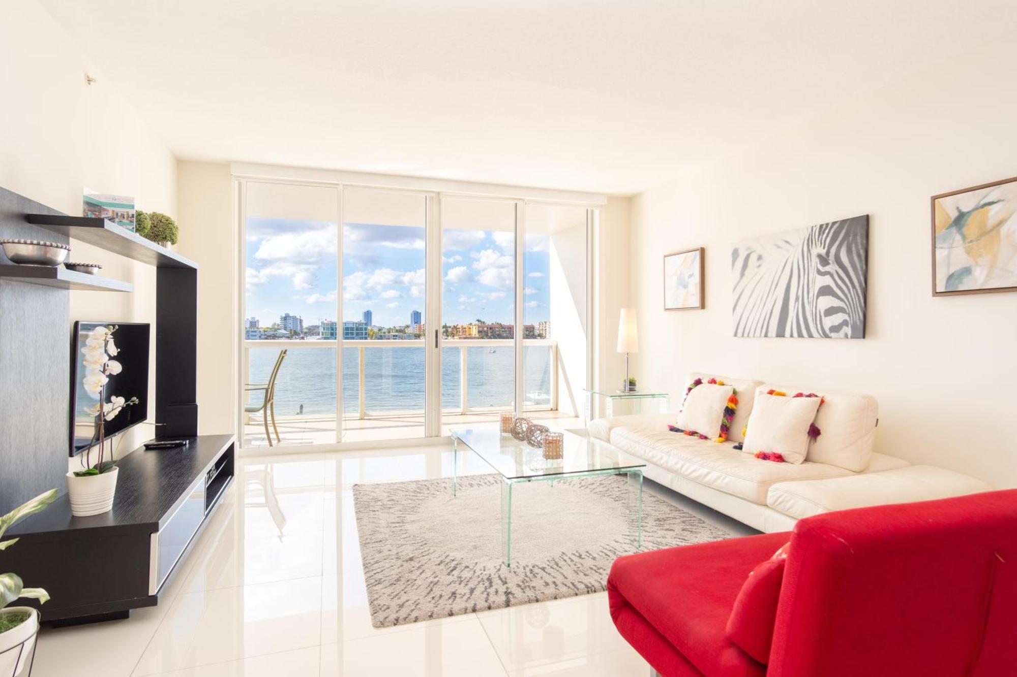 Golden Bay 48 Miami Beach