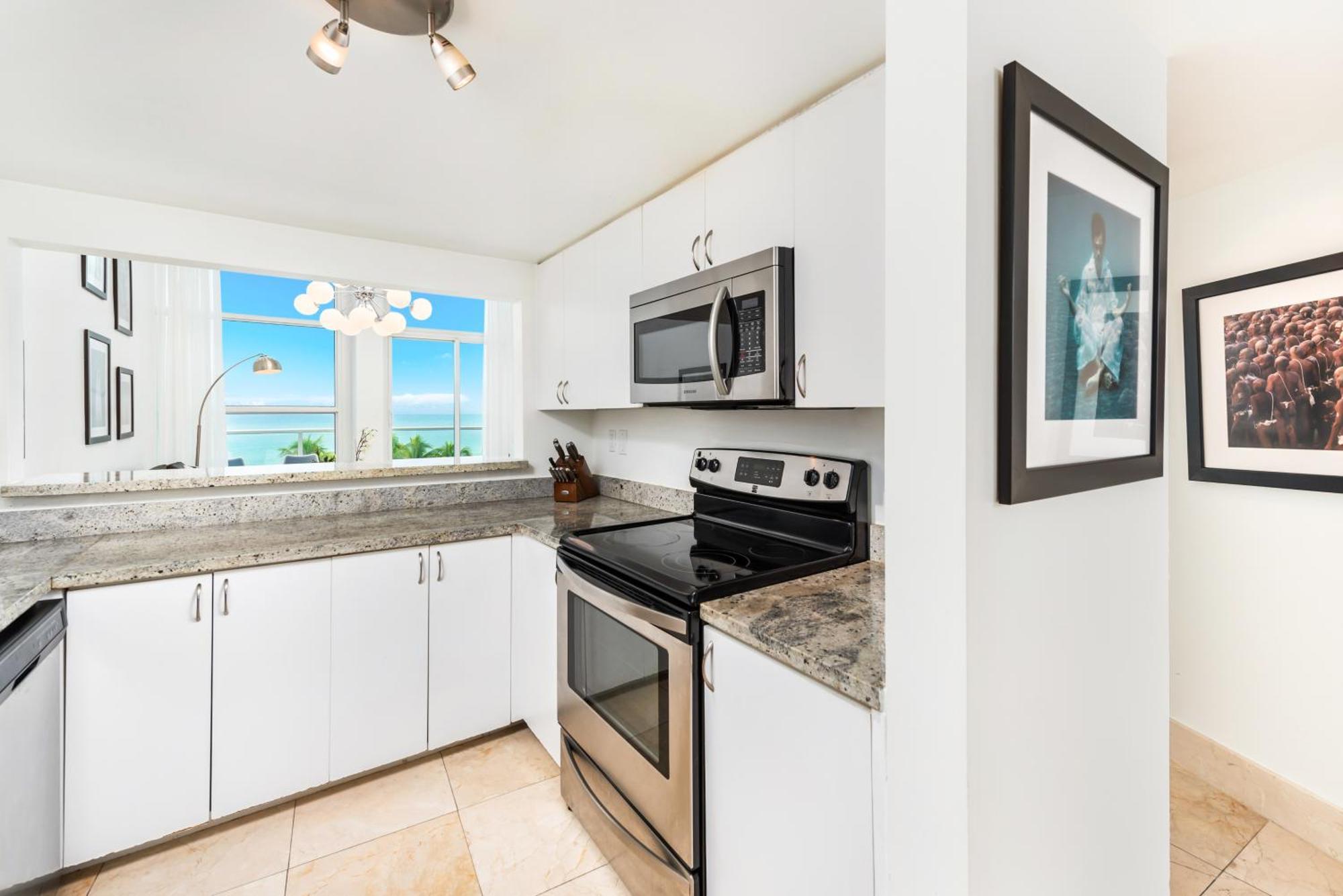 Oceanfront Loft At Castle Beach Club -m15 Miami Beach