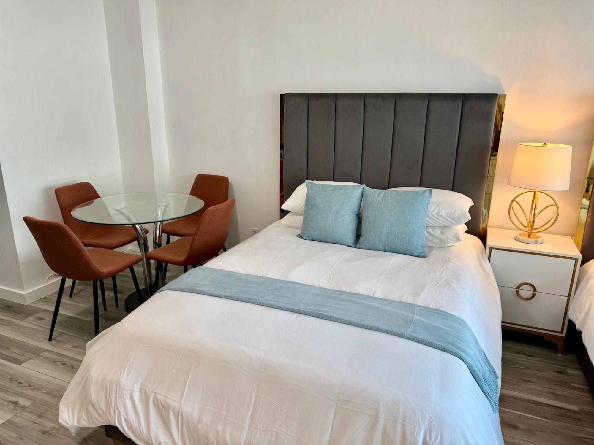 Apartment Directly On The With Pool & Parking Miami Beach