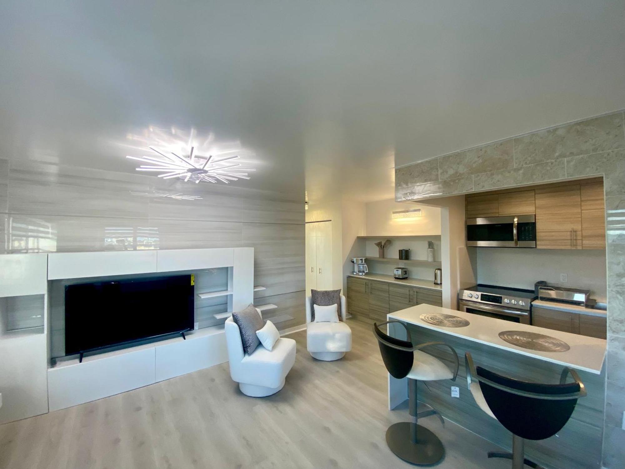 Panoramic Luxurious Waterfront One Bedroom With Miami Skyline View Free Parking 5min Drive To Miami