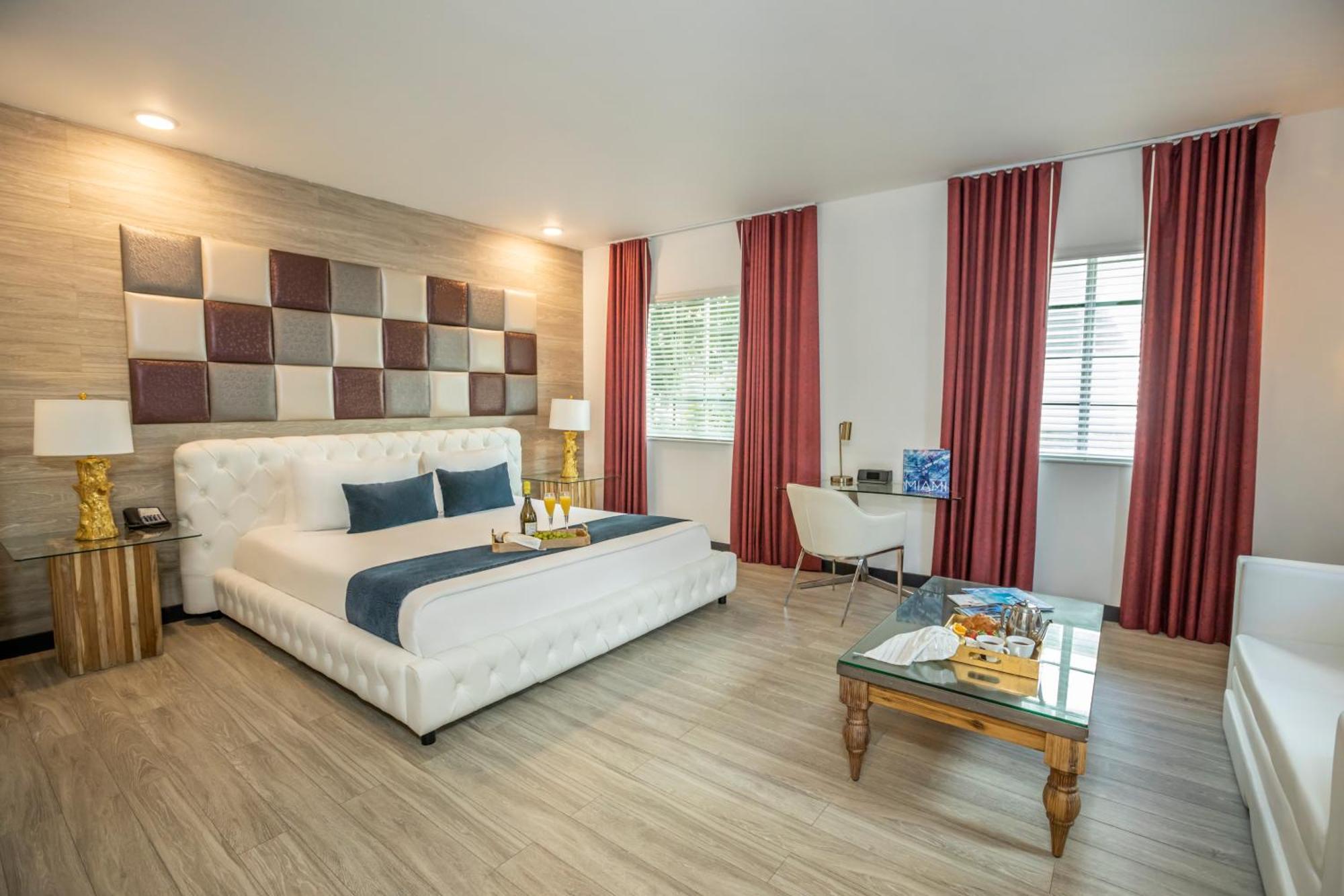 Catalina & Club Hotel 3*