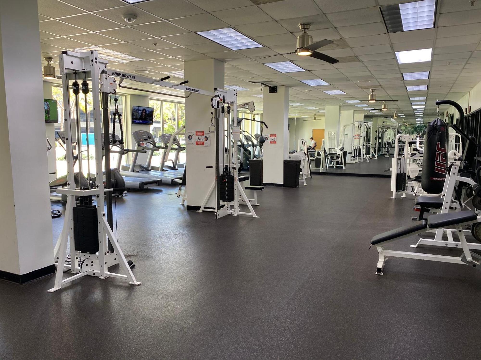 Sunny Isles, Life! Parking Included Apartment *