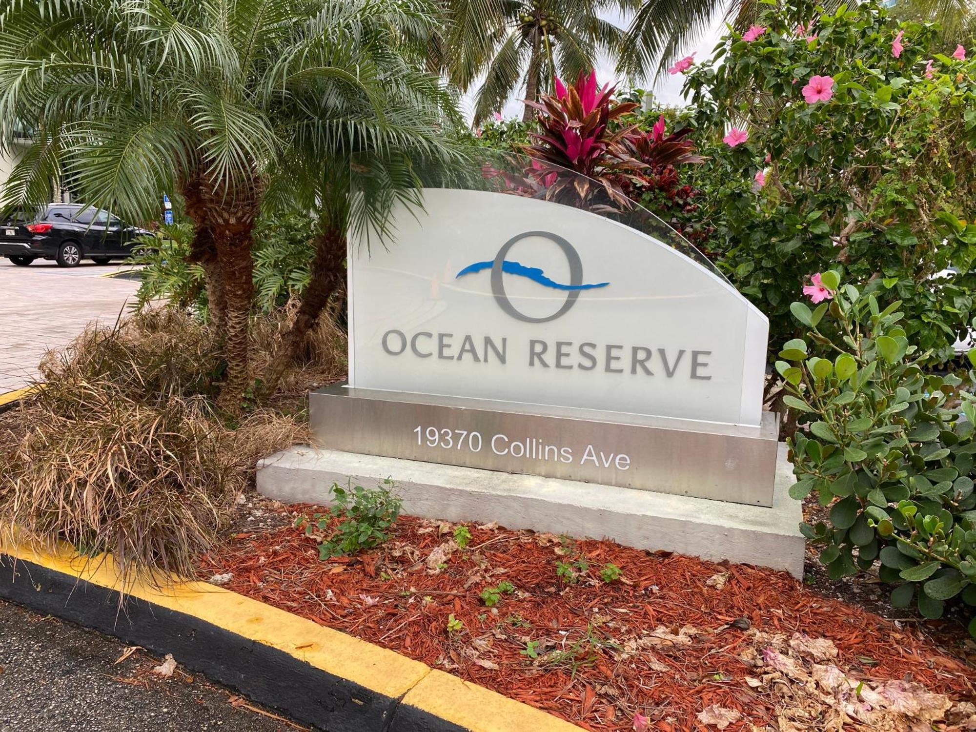 Apartment Sunny Isles, Life! Parking Included *