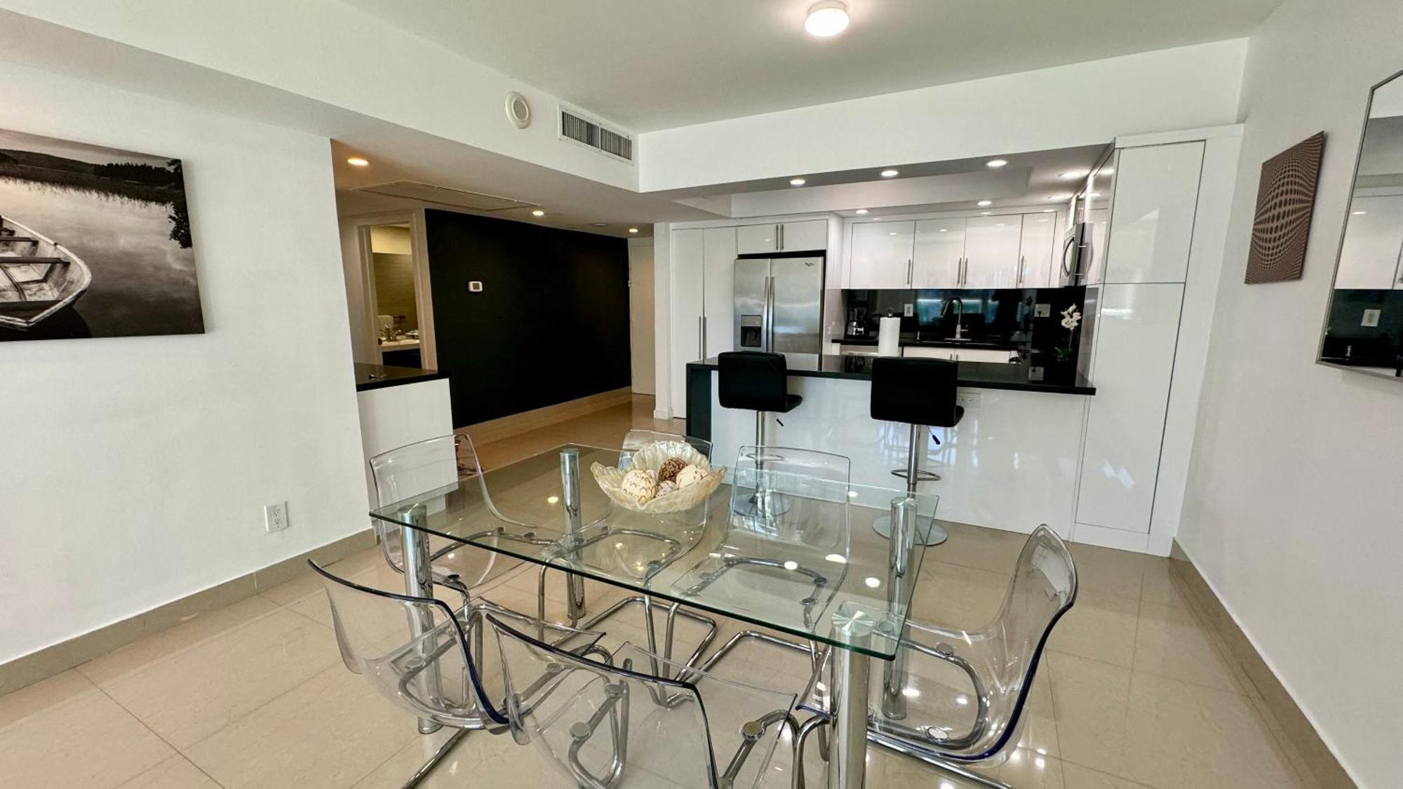 Apartment Sunny Isles, Life! Parking Included *
