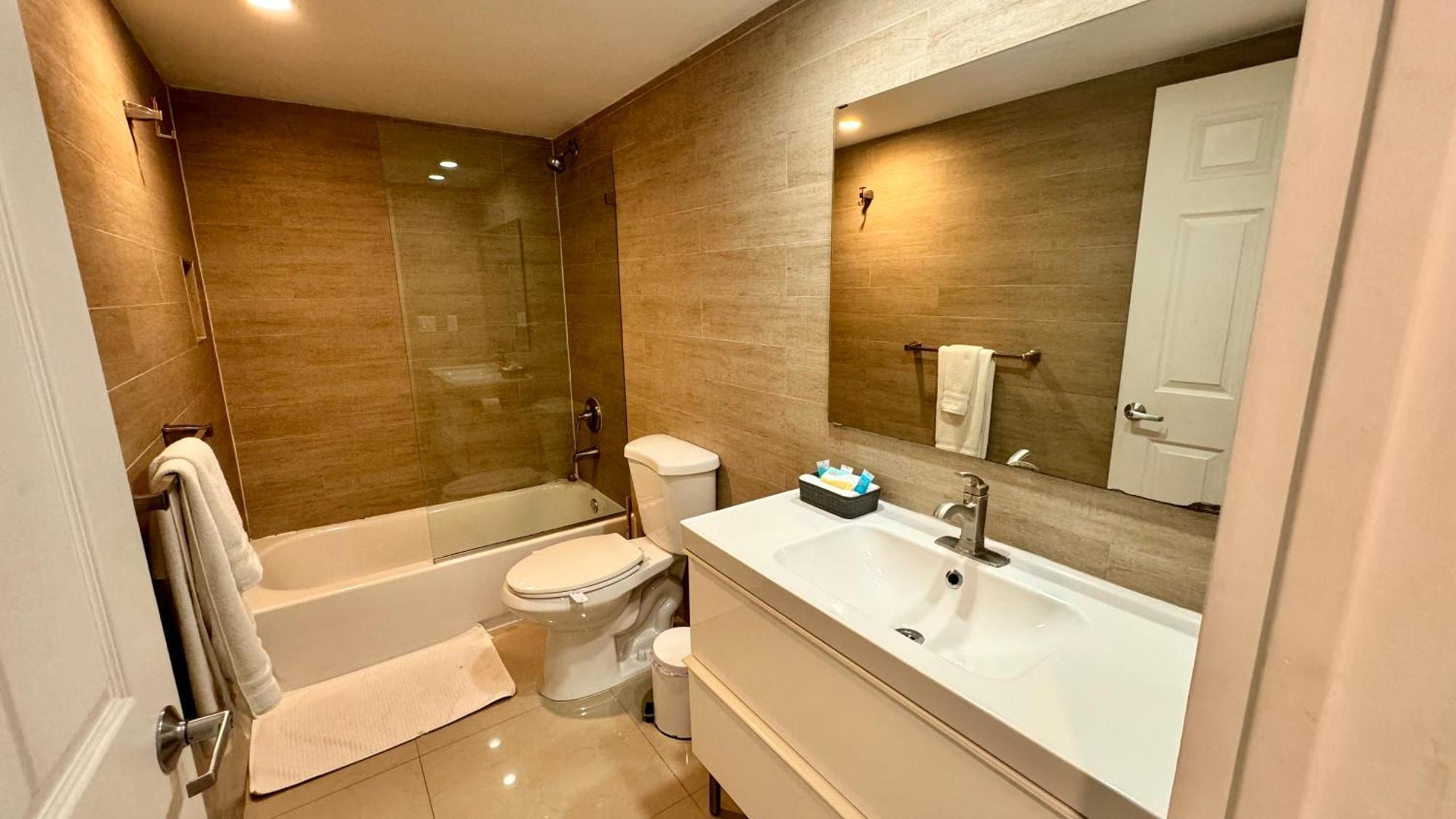 Sunny Isles, Life! Parking Included *