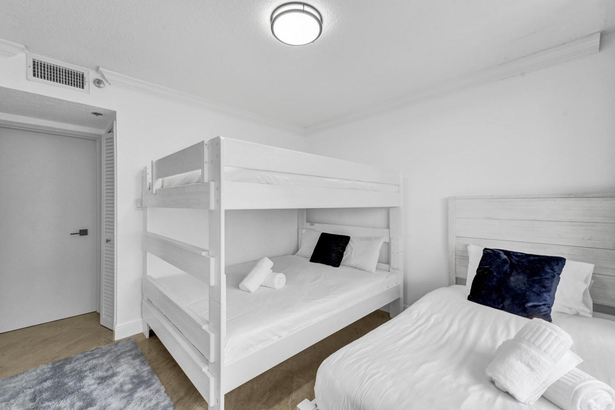 Cozy Ocean View Service 1015 * Miami Beach