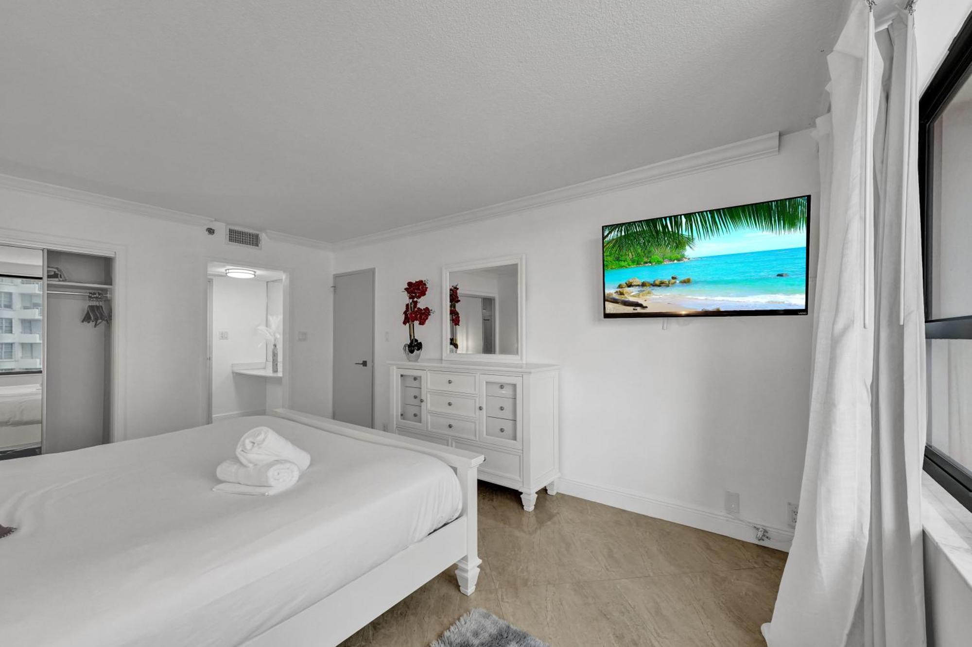 Cozy Ocean View Service 1015