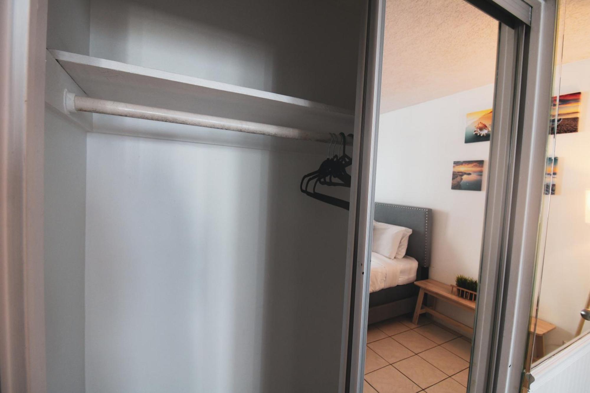 Castle 1205 Beachfront With Free Parking, Access, Pool, Tennis