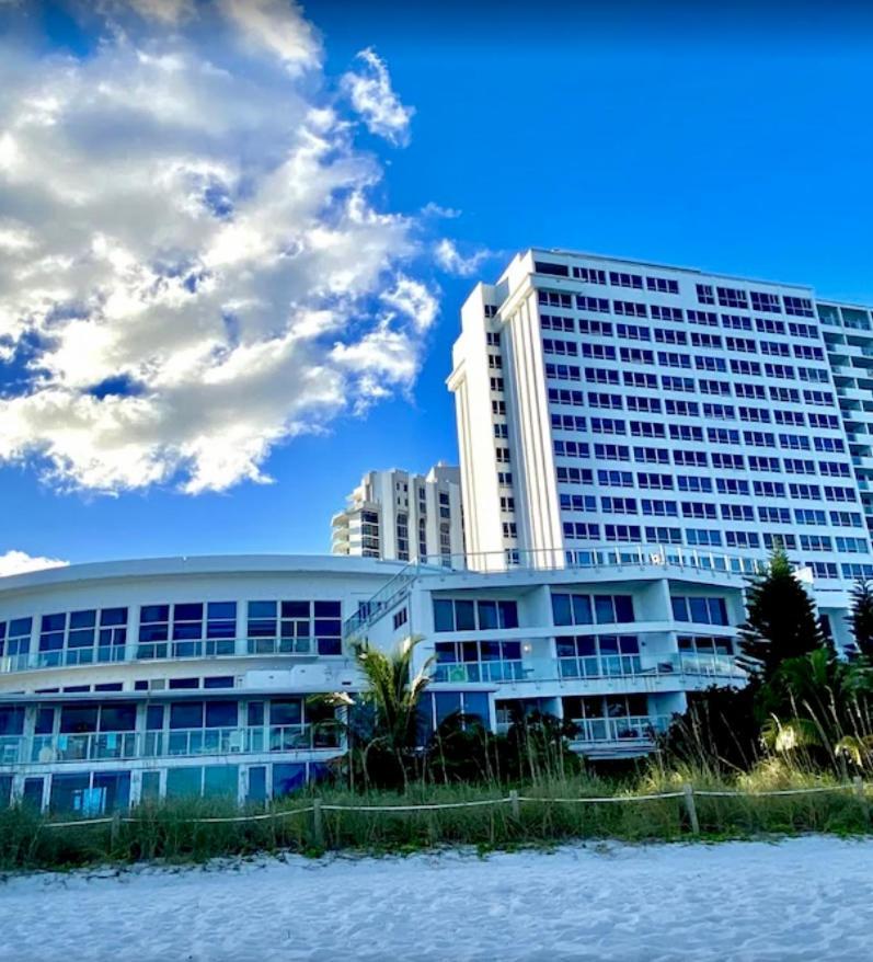 Large Luxurious Direct Ocean Front Penthouse Or Deluxe One Bedroom Ocean Front Condo-free Parking *