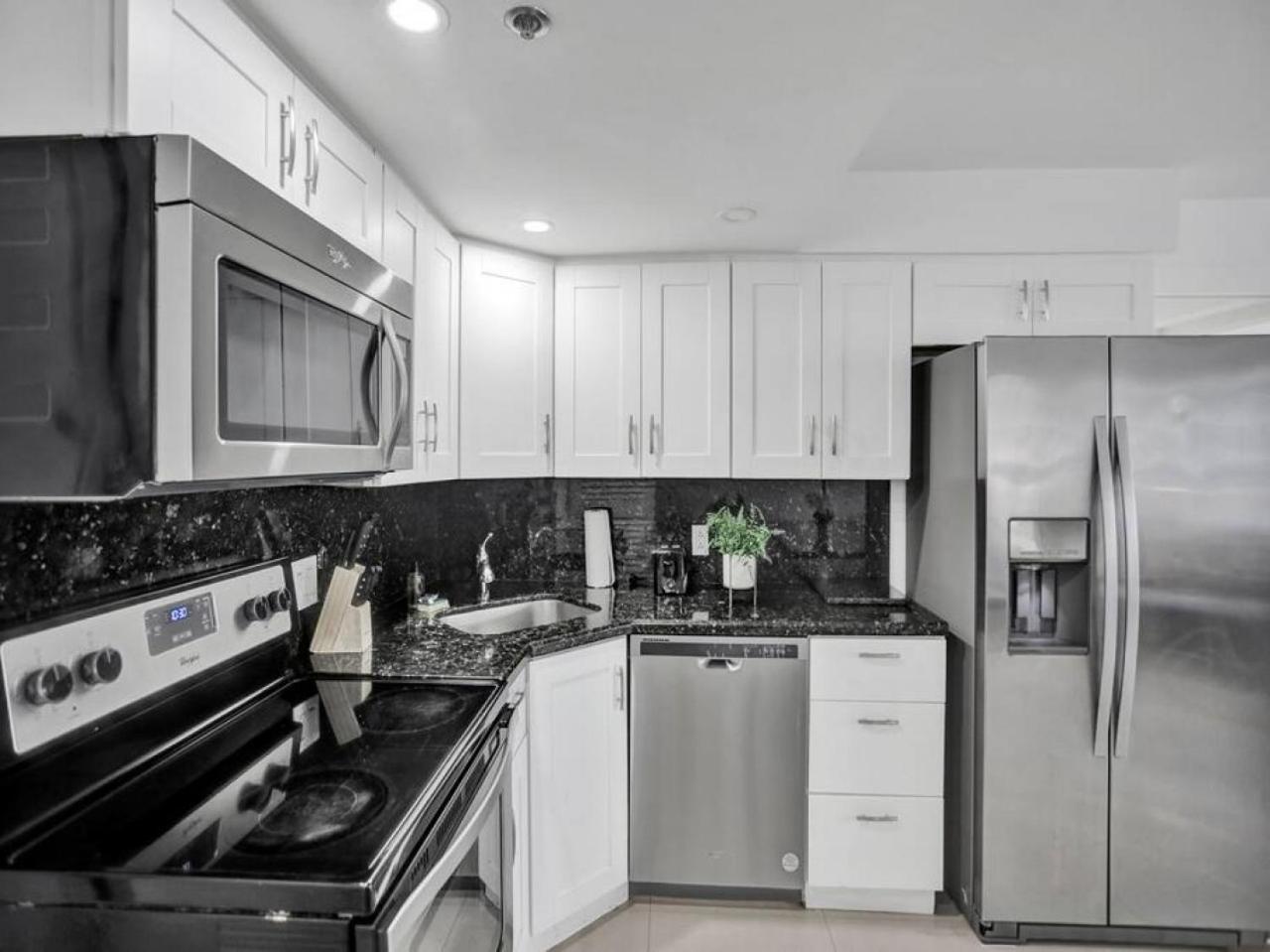 Spacious Ocean View Service 509 Apartment Miami Beach