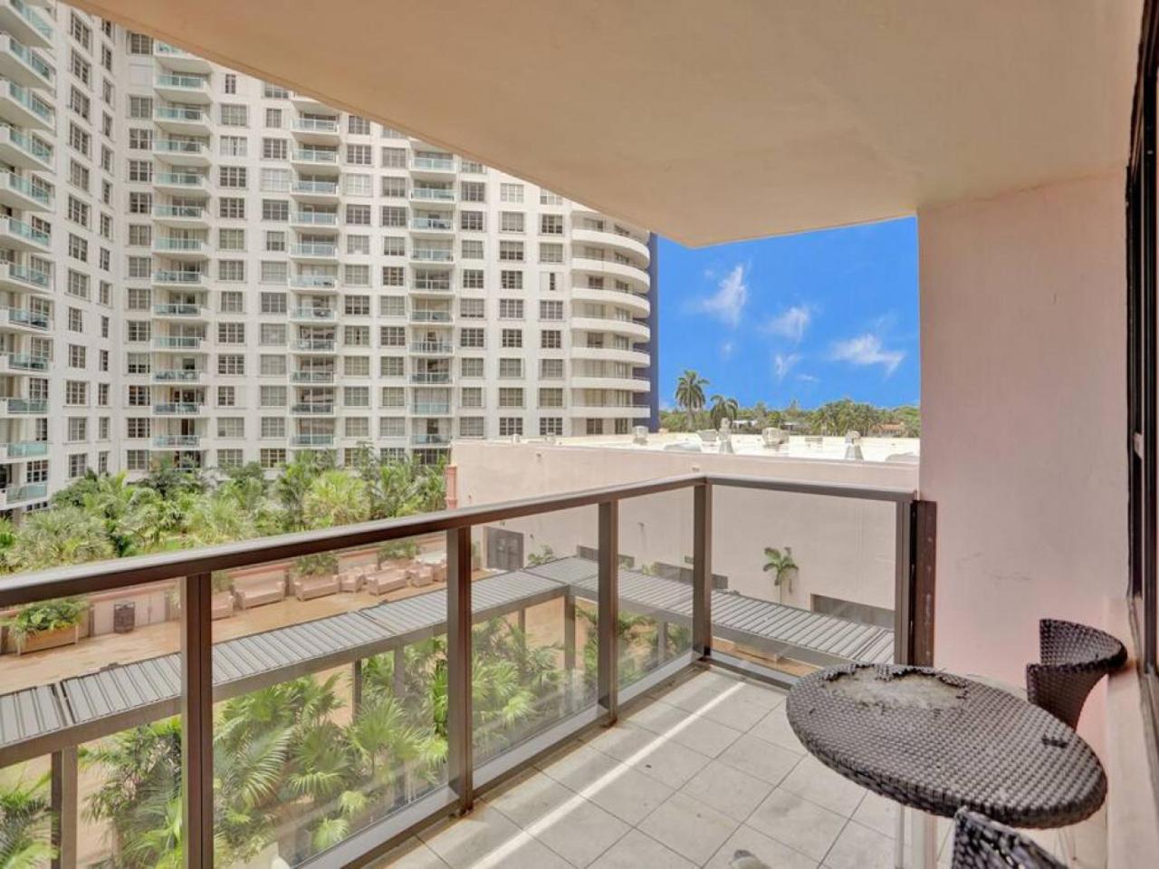 Spacious Ocean View Service 509