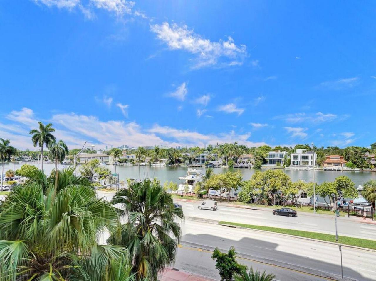 Beachfront Ocean View Beach Service 520 Apartment Miami Beach