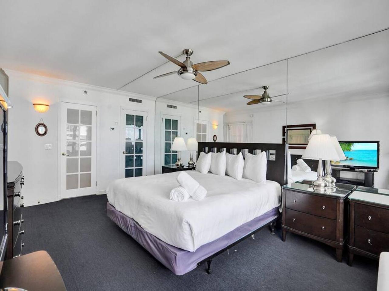 Huge Terrace Oceanfront Service 1502 *