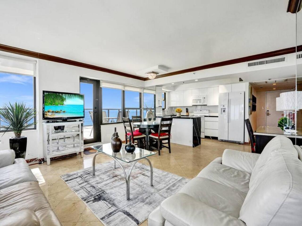 Huge Terrace Oceanfront Service 1502