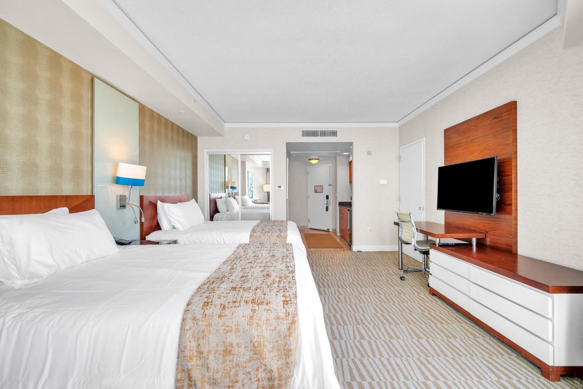 Apartment Trump Intl 2 Bedroom 1600 Sqf Ocean Front *