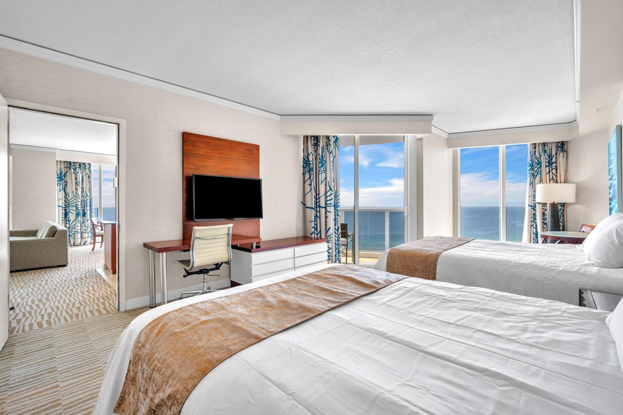 Apartment Trump Intl 2 Bedroom 1600 Sqf Ocean Front *