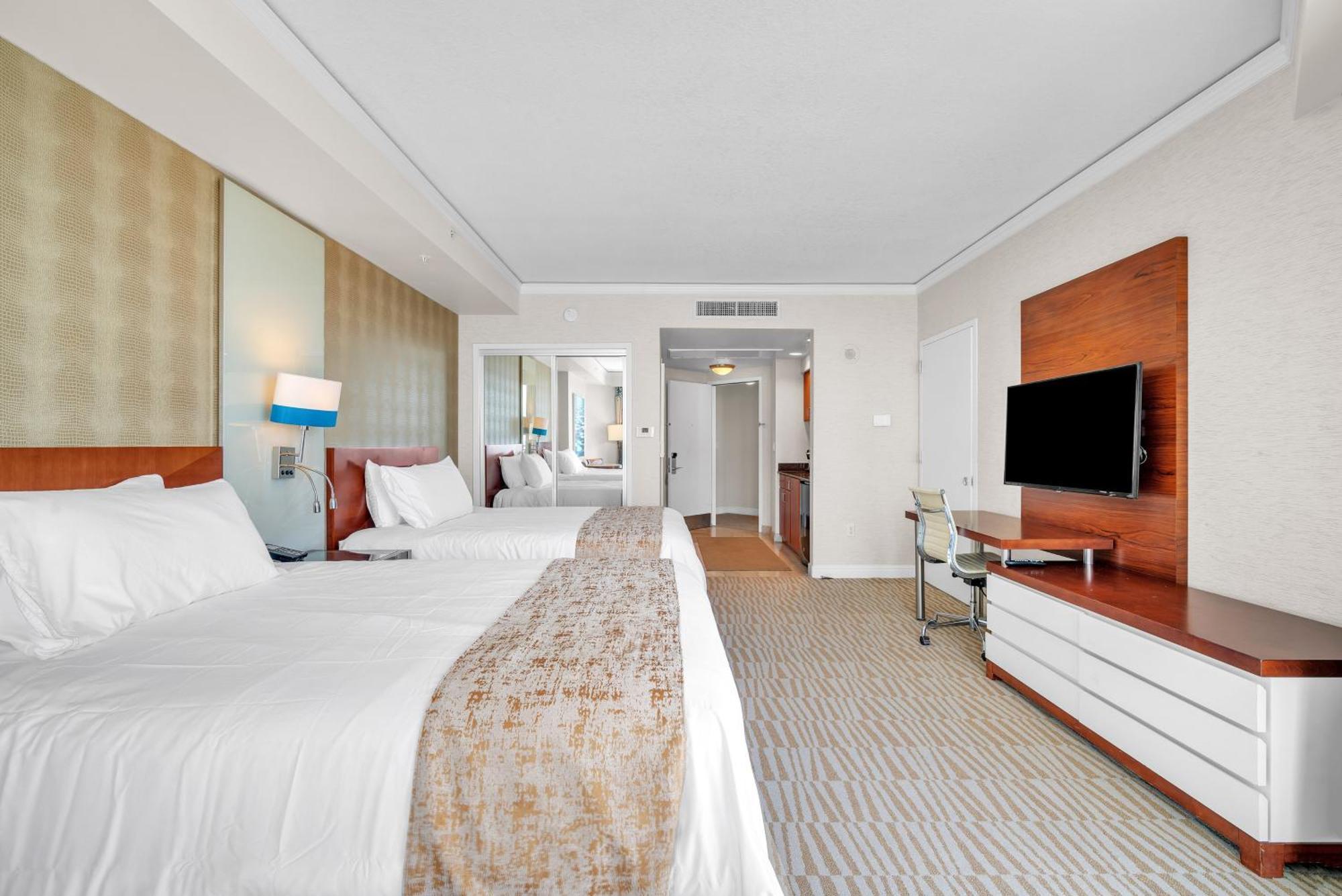 Trump Intl 2 Bedroom 1600 Sqf Ocean Front Apartment *