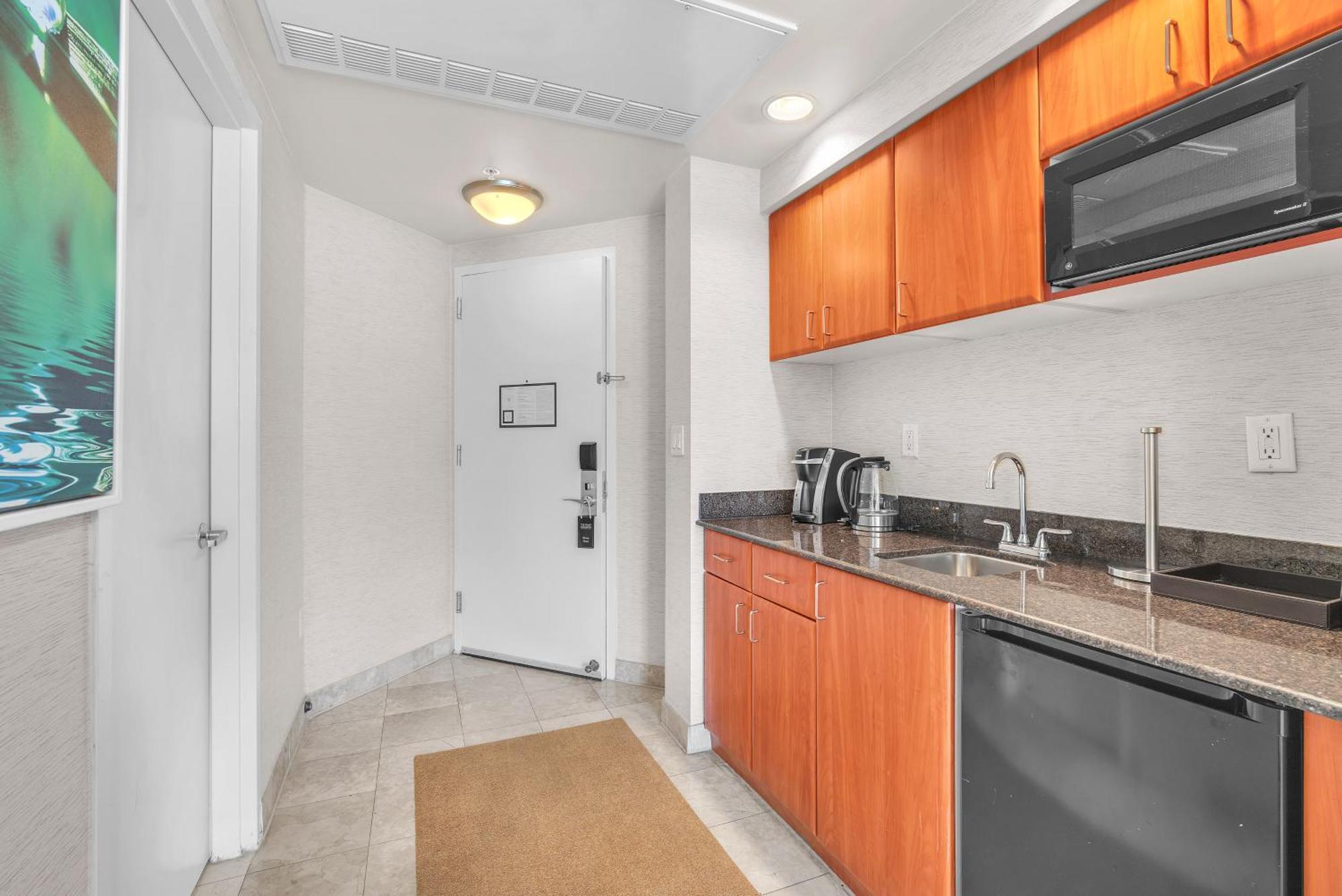 Apartment Trump Intl 2 Bedroom 1600 Sqf Ocean Front *