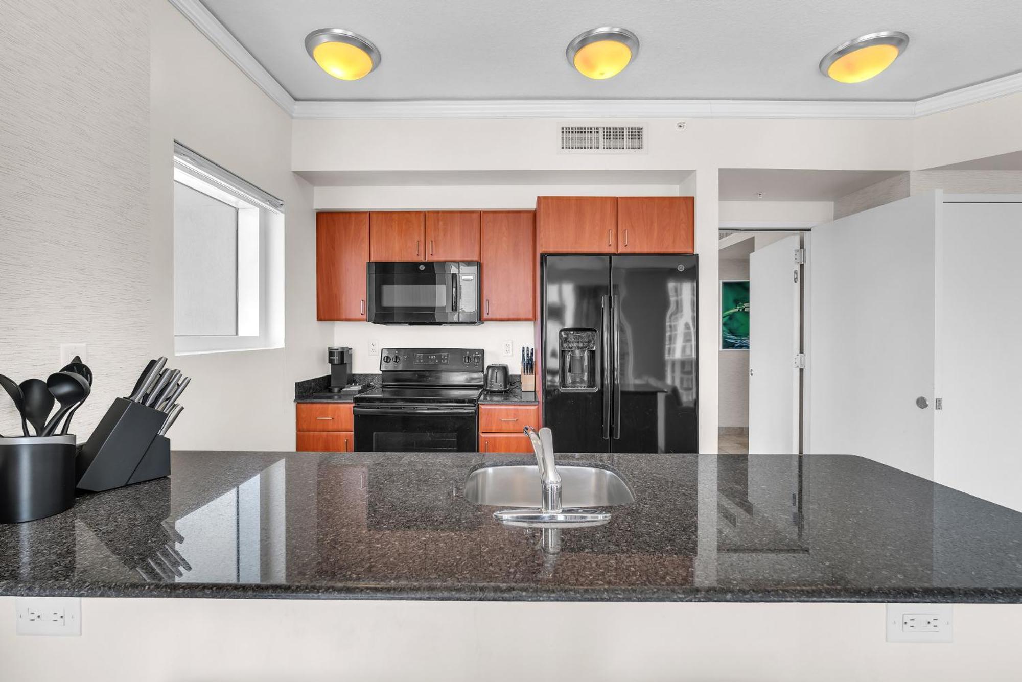 Apartment Trump Intl 2 Bedroom 1600 Sqf Ocean Front